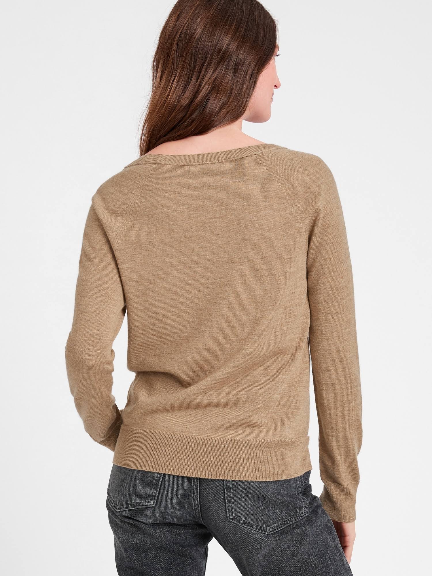 Banana Republic Women's Seamless Merino V-Neck Sweater in Responsible Wool Llama Hair Size L
