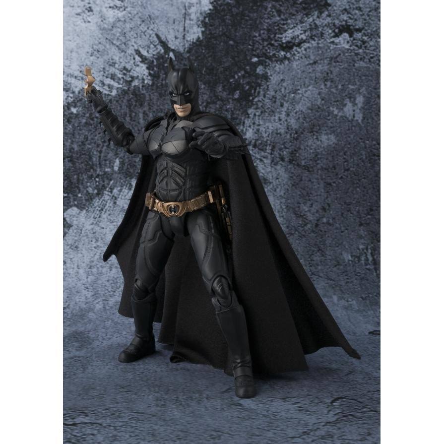The Dark Knight: Batman S.H. Figuarts Action Figure