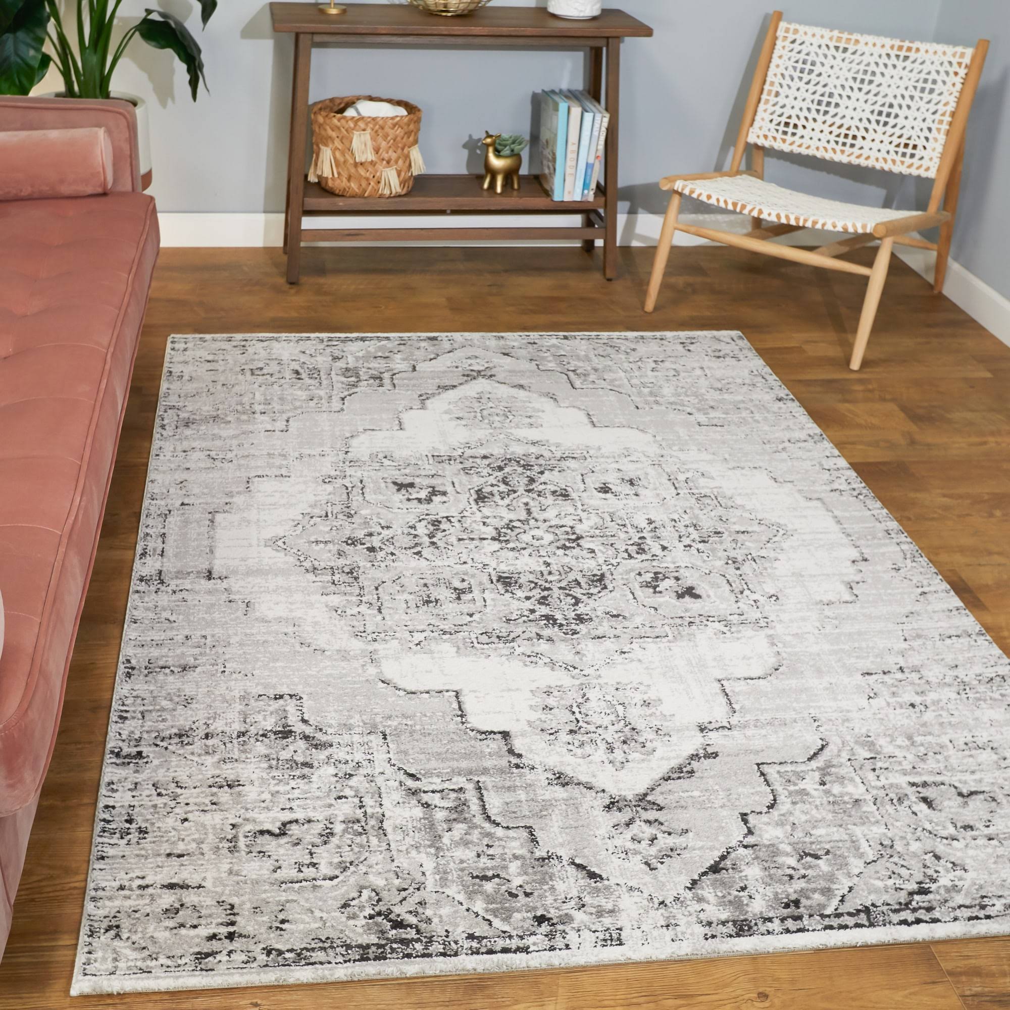 Amal Distressed Persian Medallion Area Rug - 7&10x22 x 10& - Grey