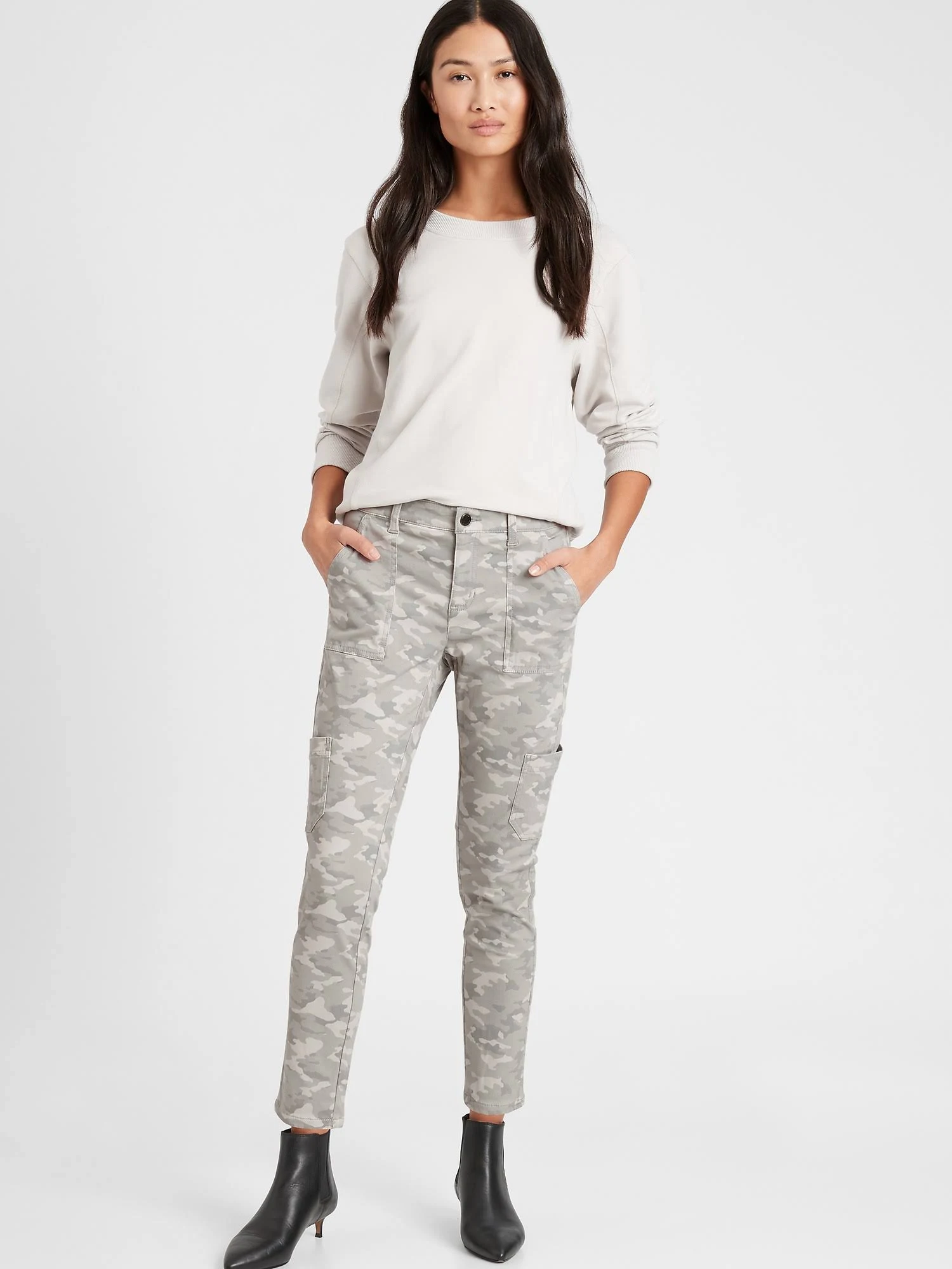 Banana Republic Women's Mid-Rise Skinny Cargo Chino Pant Gray Camo Size 10 Regular