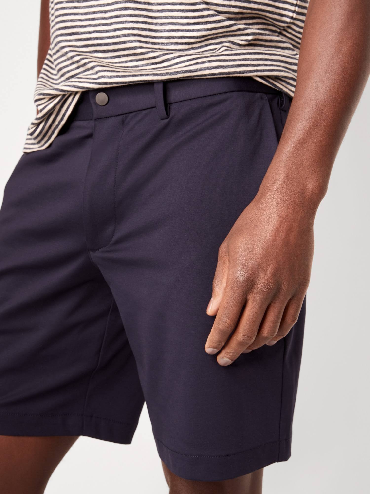 Banana Republic Men's 7x22 Core Temp Short Navy Size 44W