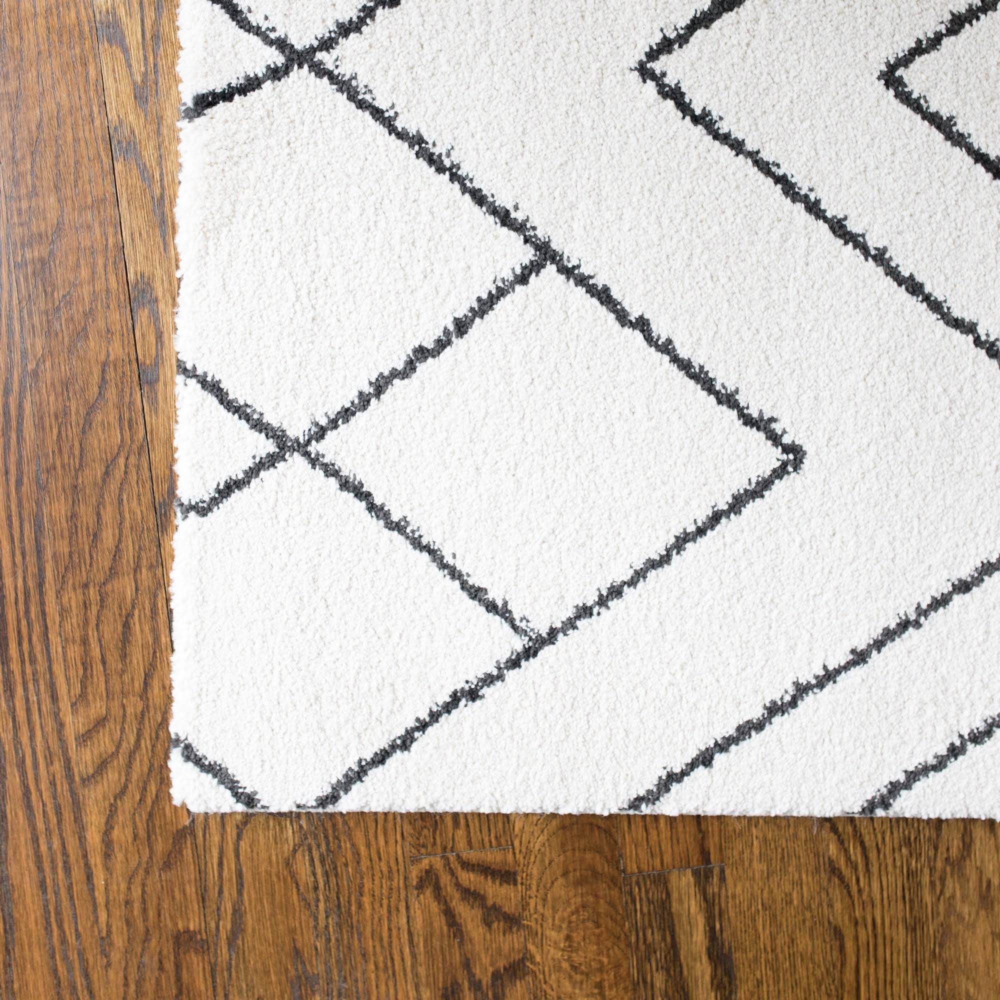 Carson Carrington Isgarde Diamond Indoor Area Rug - 7&10x22 x 10& - Grey