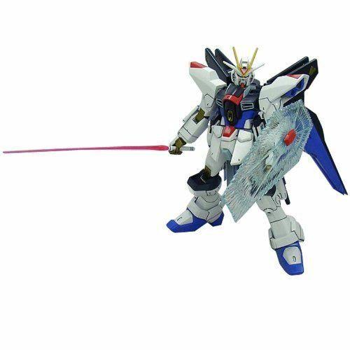 1/100 Strike Freedom Gundam (Mobile Suit Gundam Seed Destiny)