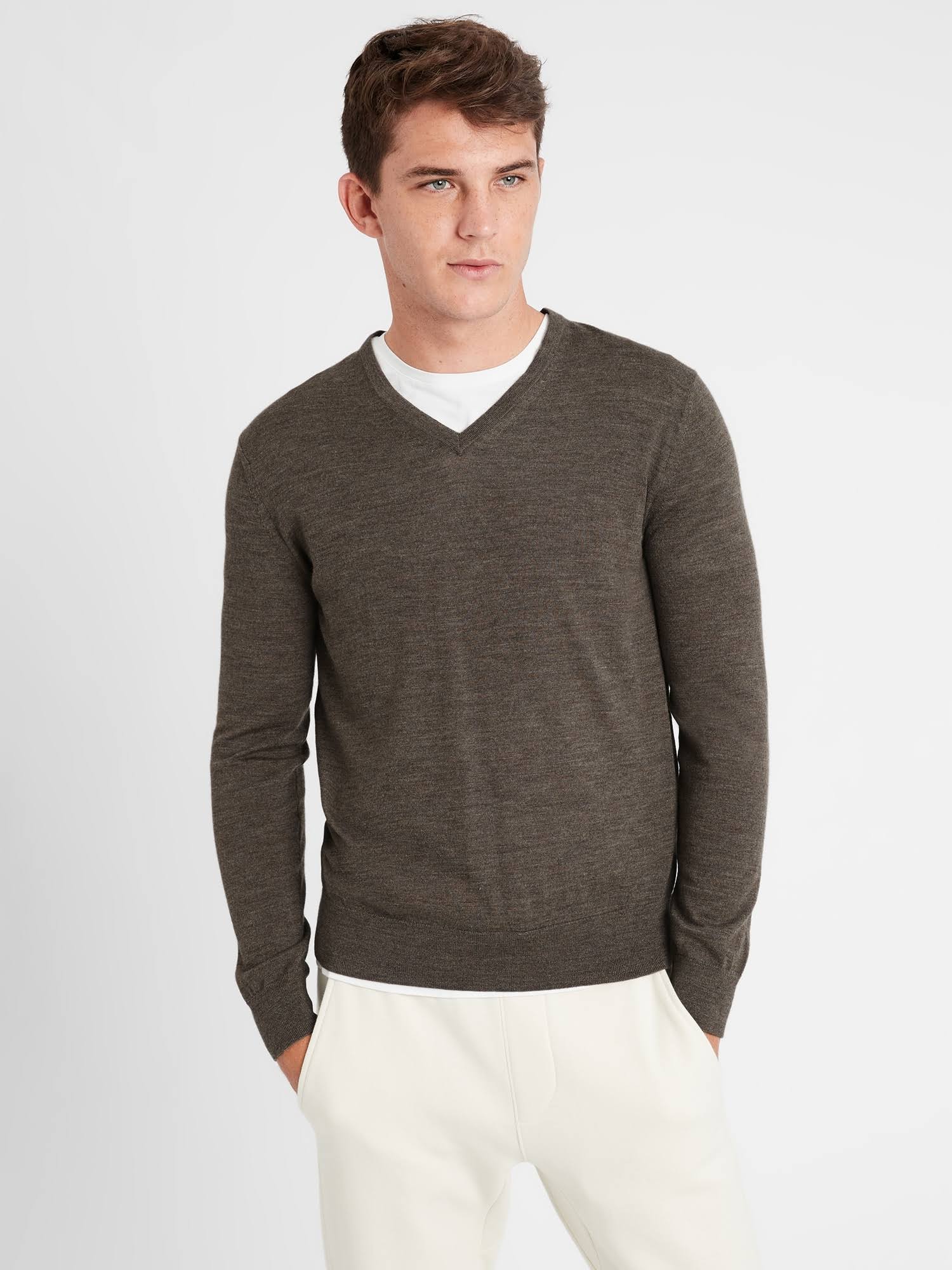 Banana Republic Men's Merino V-Neck Sweater in Responsible Wool Brown Tall Size M