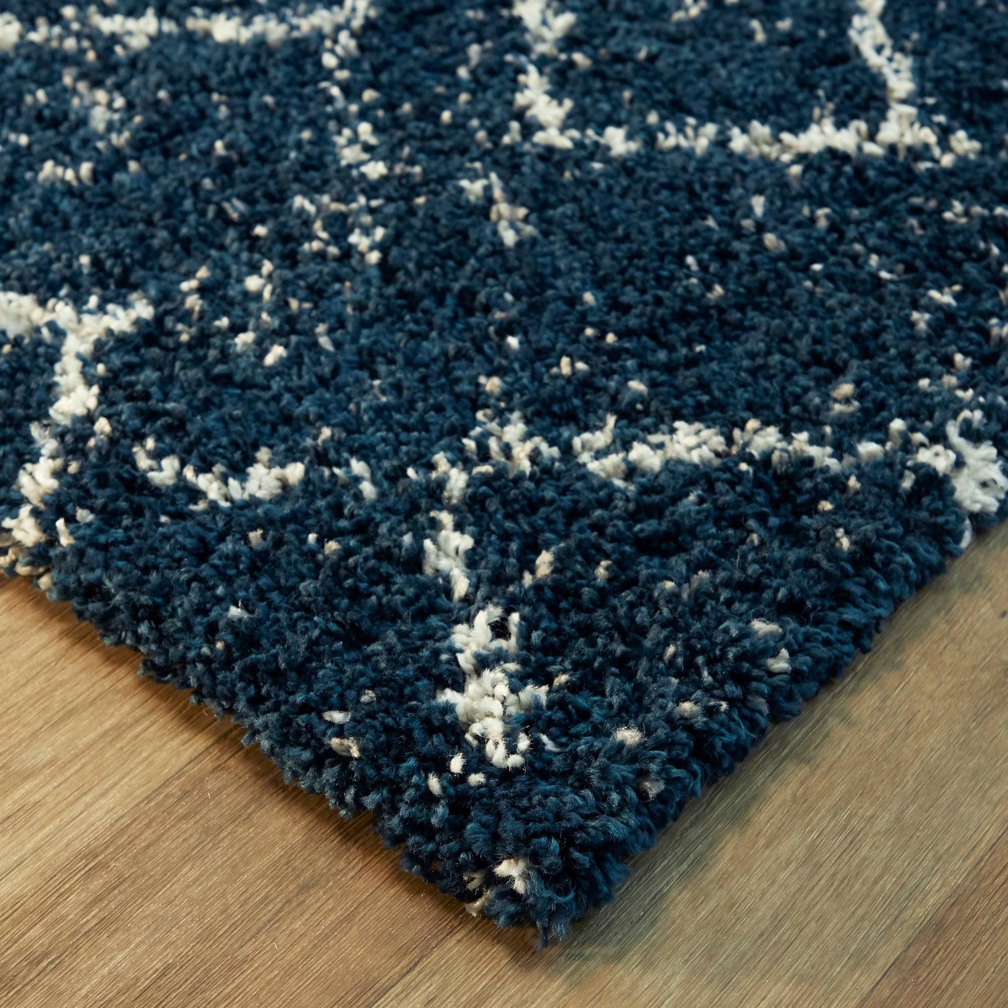 Albini Tribal Shag Area Rug - 5&3x22 x 7& - White/Grey