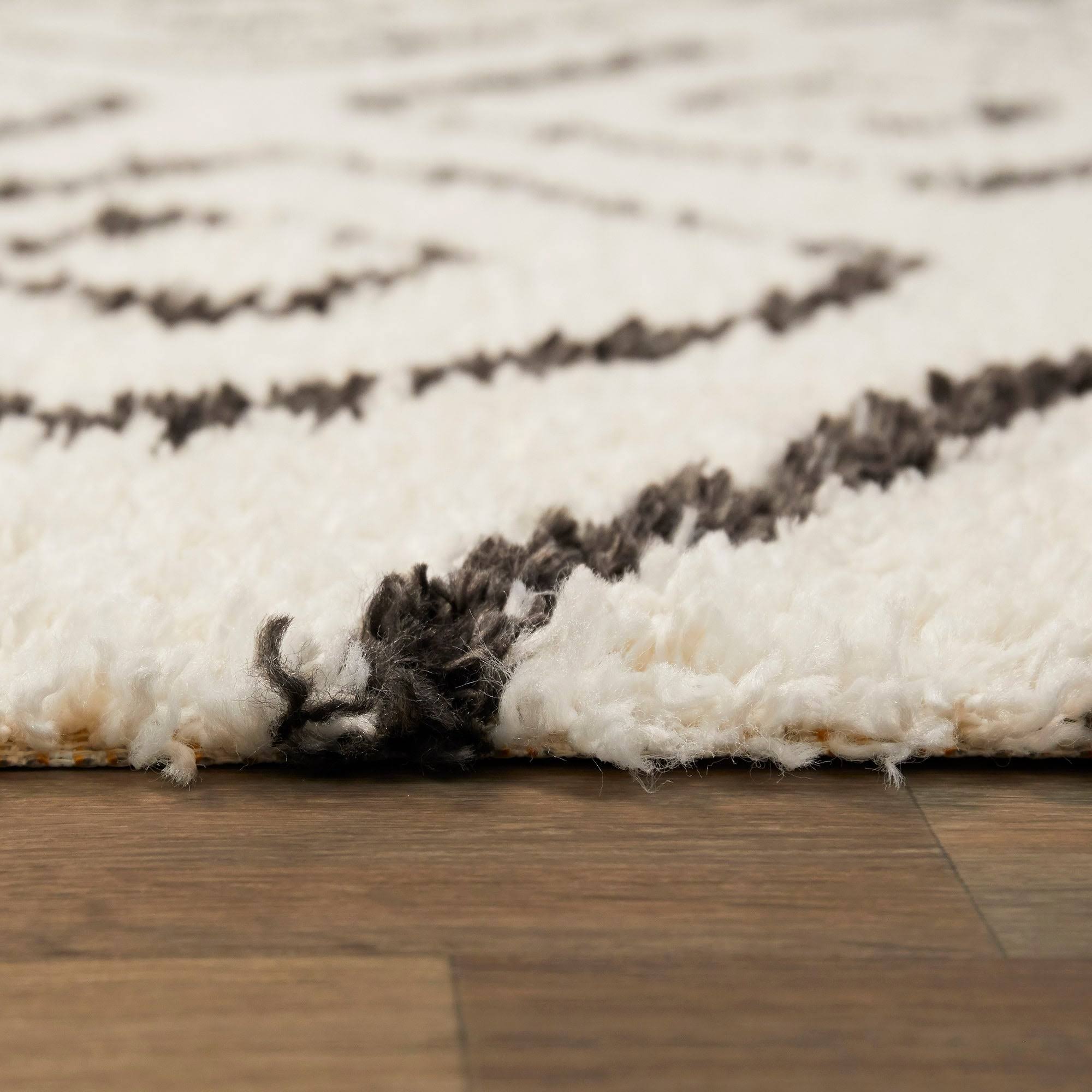 Levinson Diamond Shag Area Rug - 7&10x22 x 10& - Cream