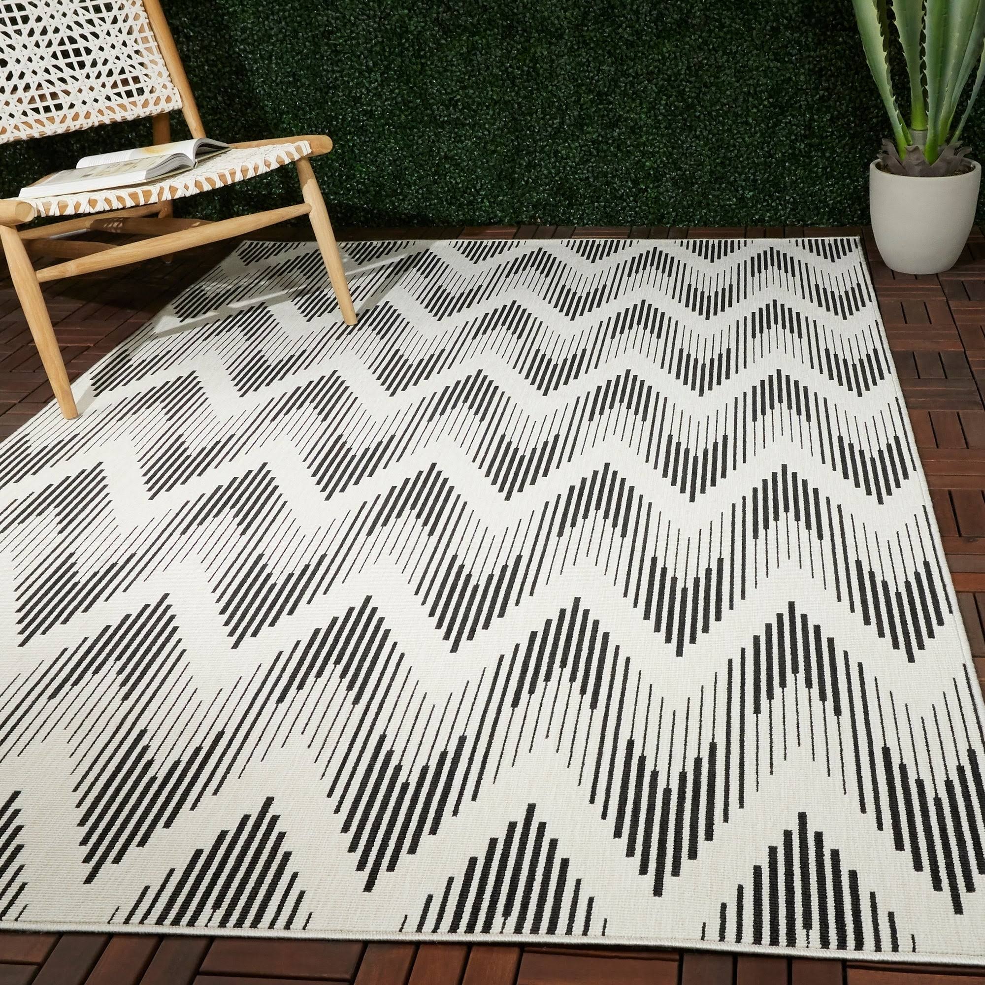 BALTA Coville Charcoal 5 ft. x 7 ft. Chevron Indoor/Outdoor Area Rug, Grey