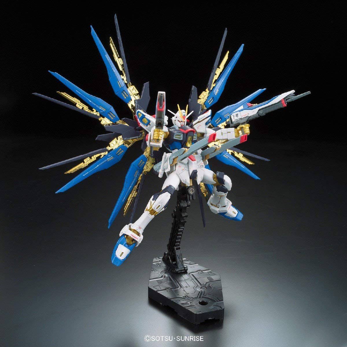 Bandai RG 1/144 ZGMF-X20A Strike Freedom Gundam Kit