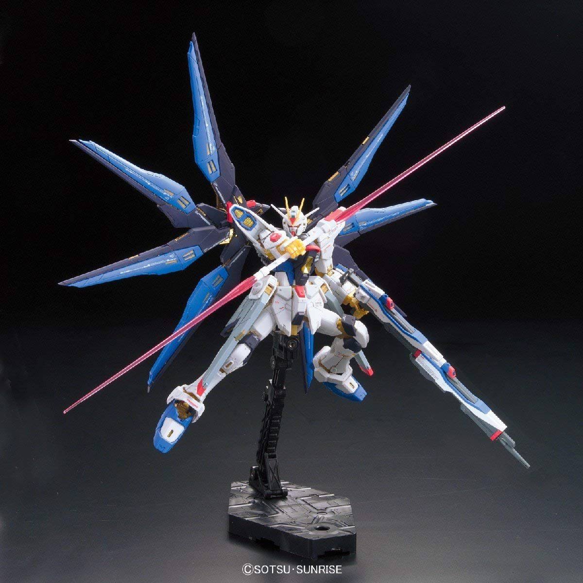 Bandai RG 1/144 ZGMF-X20A Strike Freedom Gundam Kit