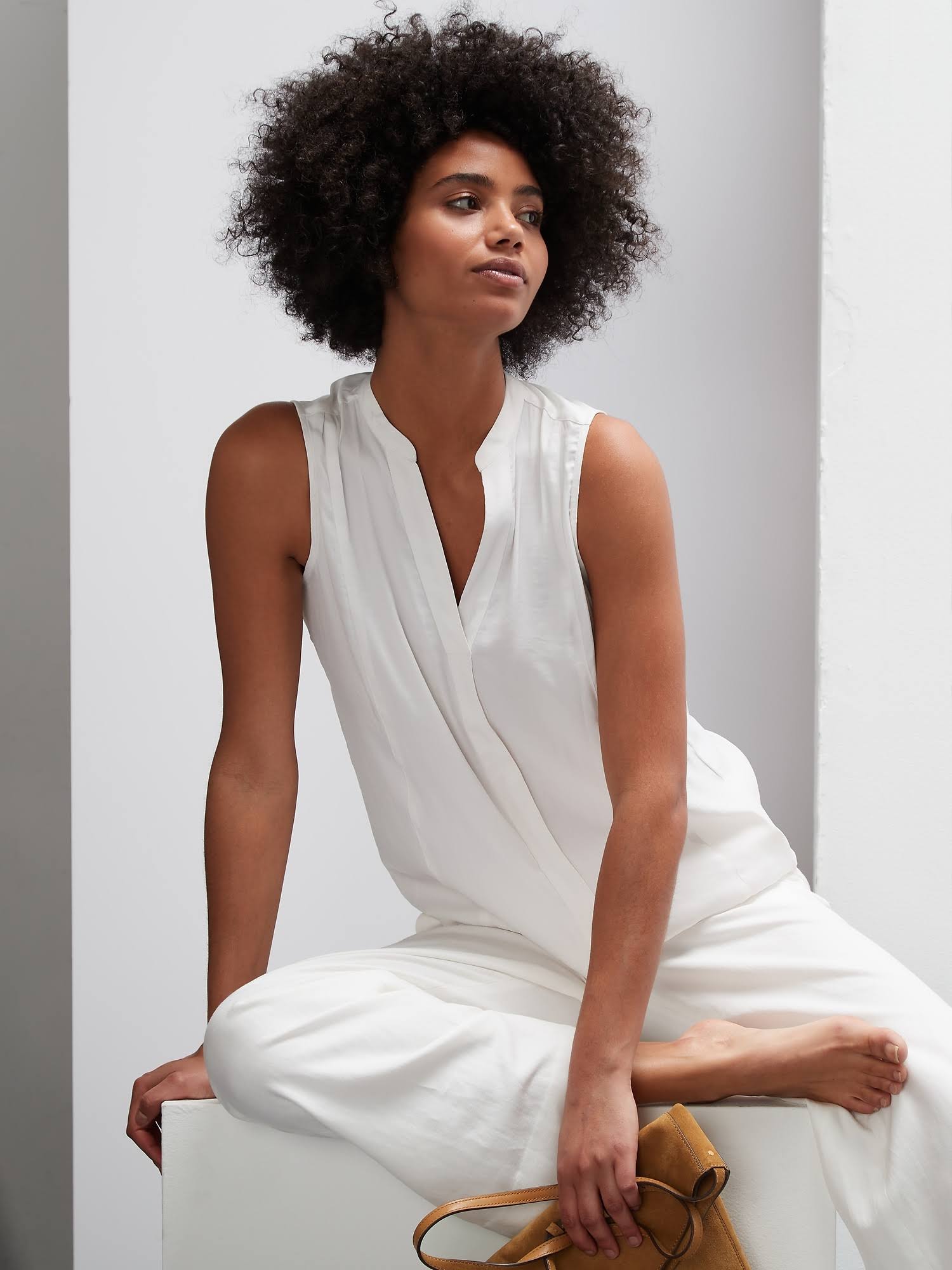 Banana Republic Women's Sleeveless Shirt White Size XL