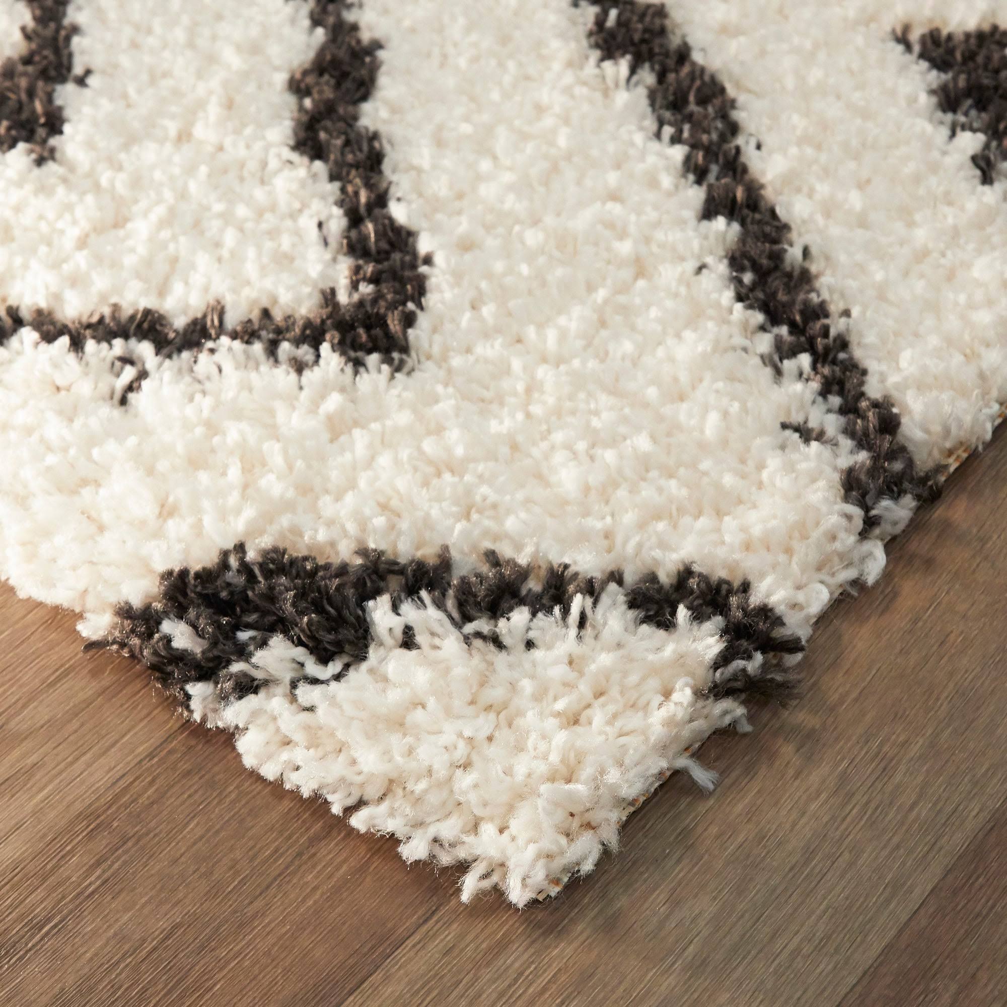 Levinson Diamond Shag Area Rug - 7&10x22 x 10& - Cream