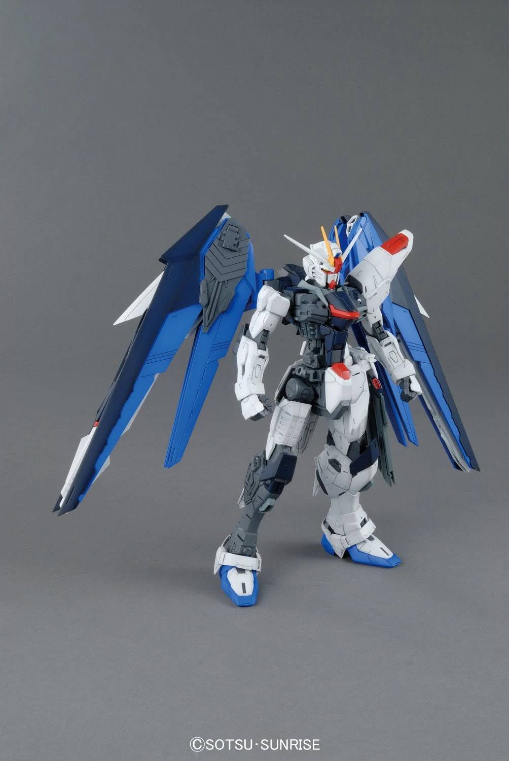 Bandai Hobby mg Freedom Gundam (Ver. 2.0) Gundam Seed 1/100
