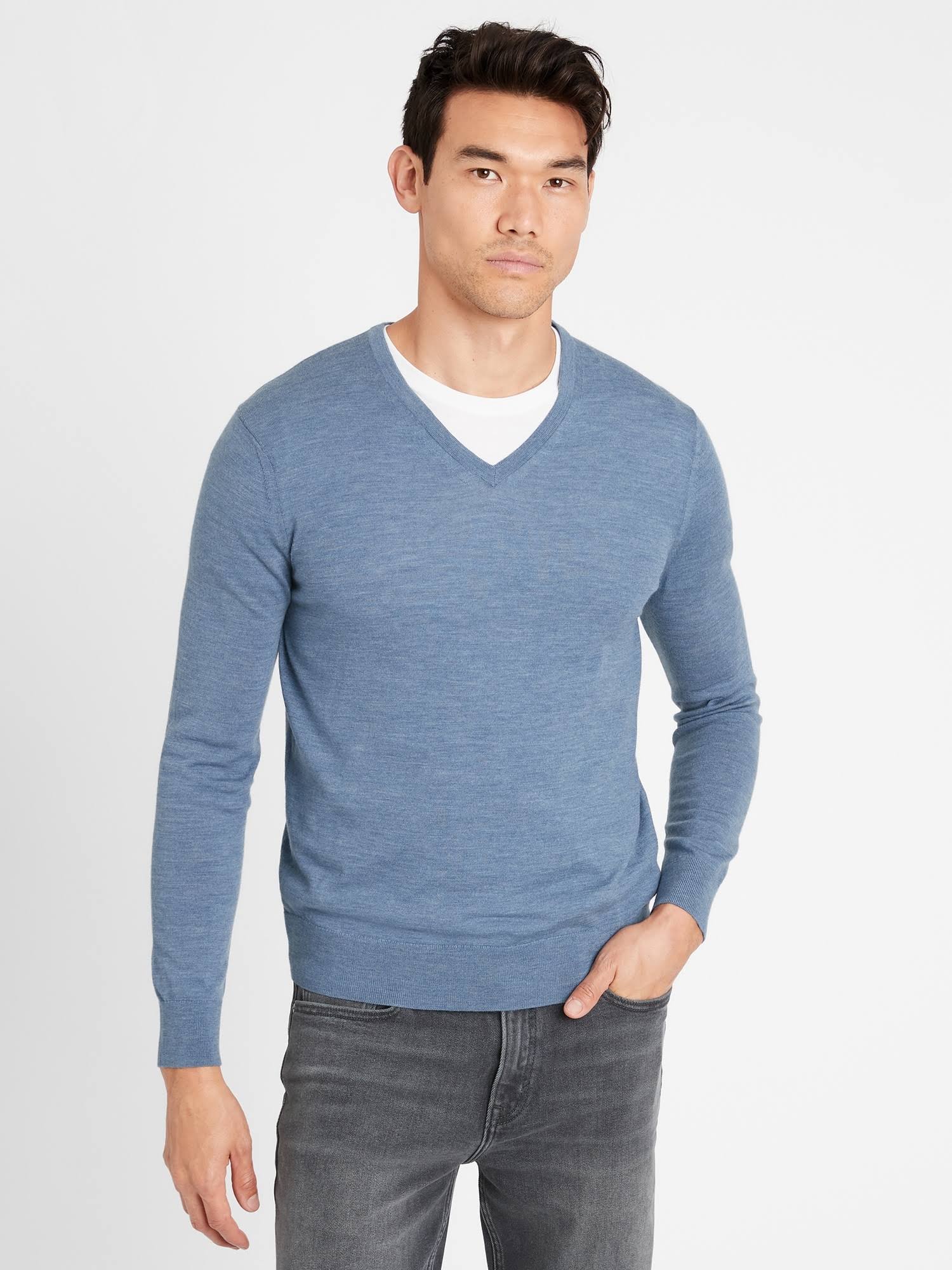 Banana Republic Men's Merino V-Neck Sweater in Responsible Wool Arctic Blue Size S