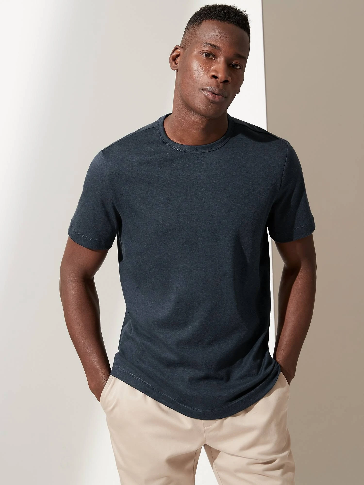 Banana Republic men's Luxury Touch Performance T-Shirt Navy Size M
