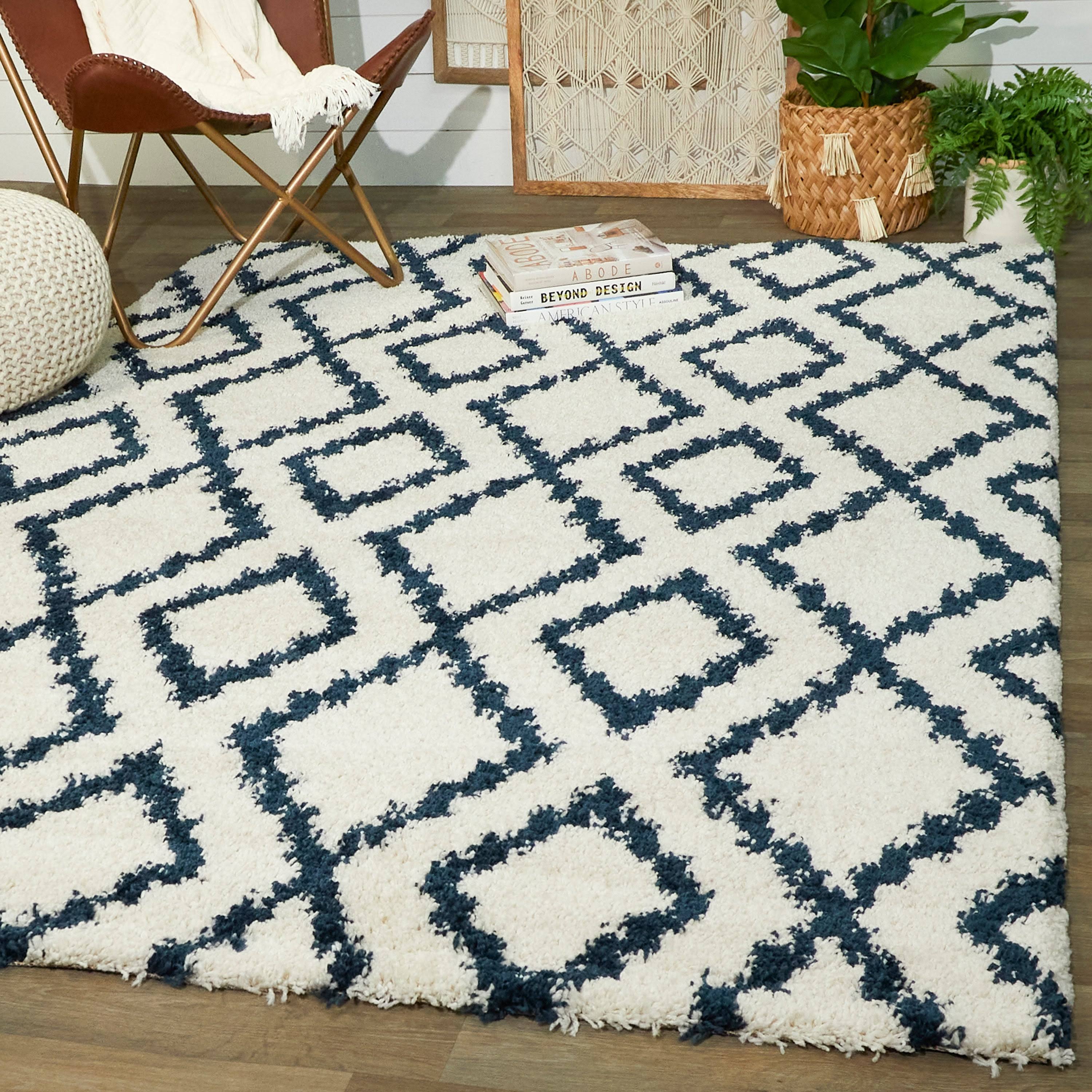 Ruba Diamond Shag Area Rug - 5&3x22 x 7& - White