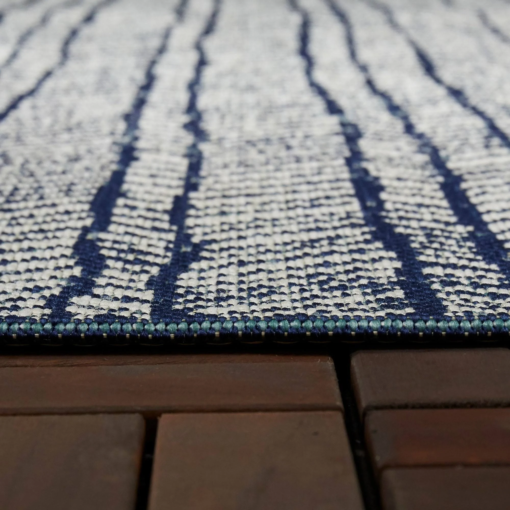 Yates Contemporary Indoor/Outdoor Area Rug - 5&3x22 x 7& - Dark Brown