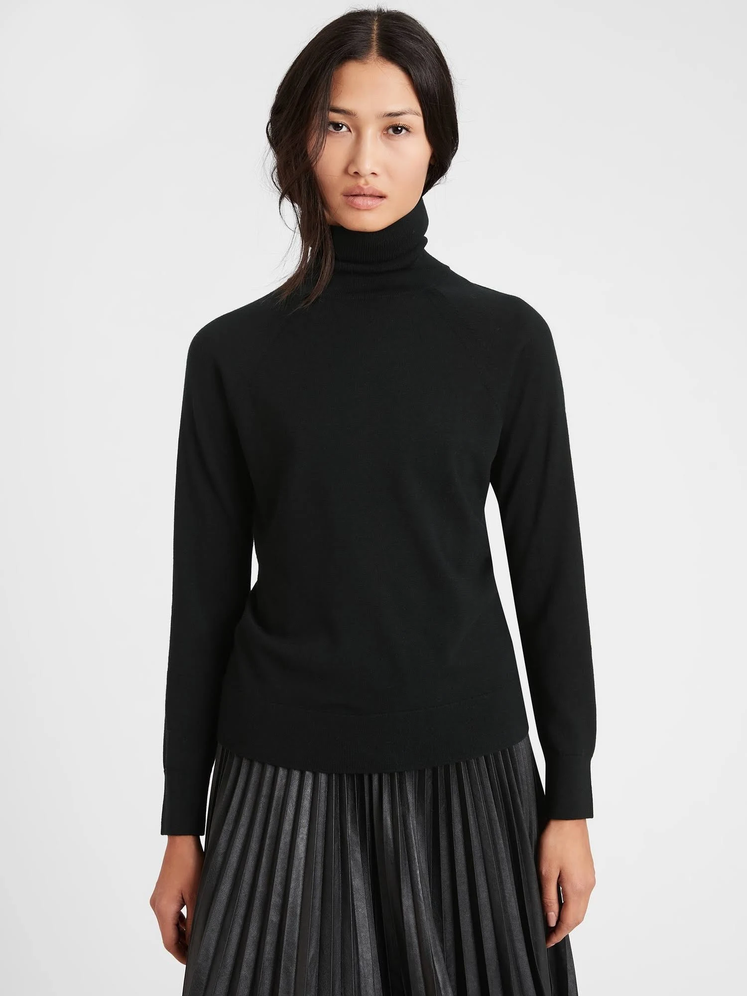 Banana Republic Women's Merino Turtleneck Sweater in Responsible Wool Black Size Xs