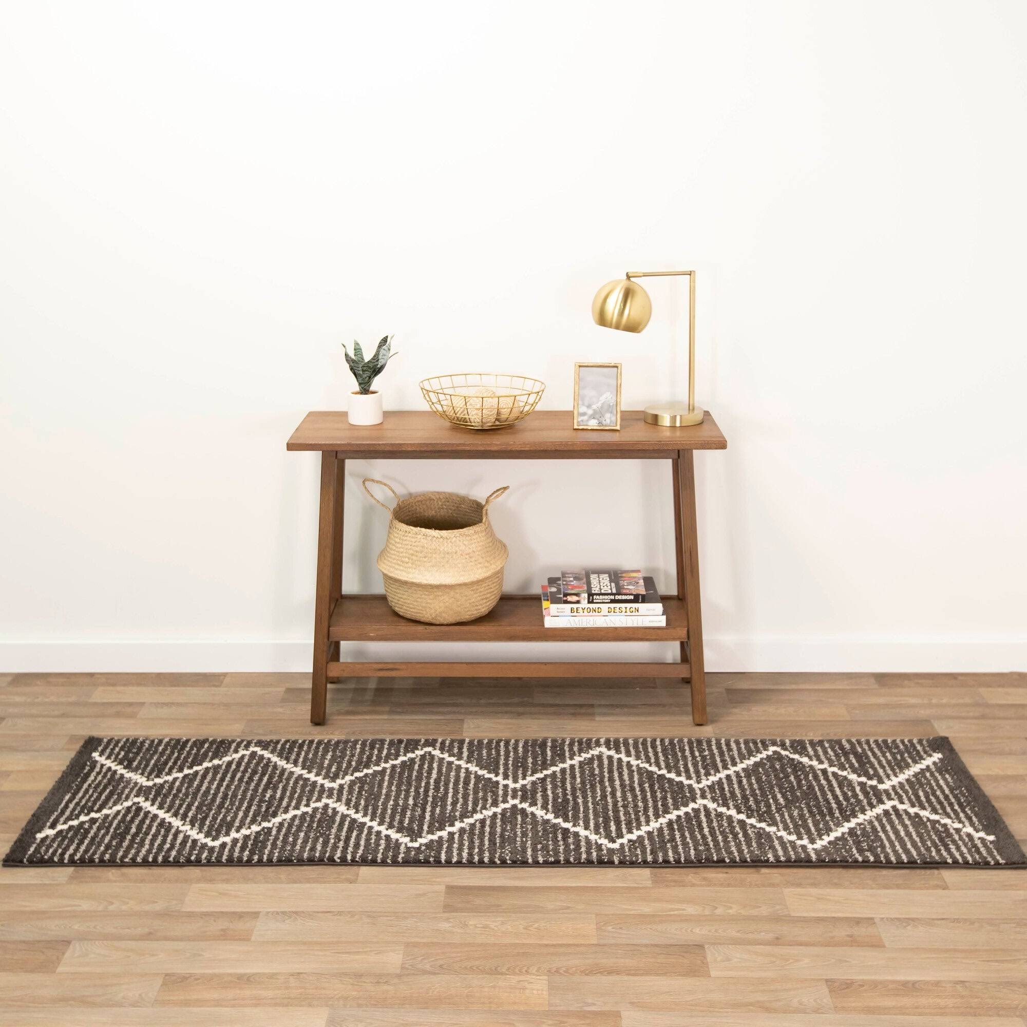 Oscar Geometric Modern Area Rug - 6&7x22 x 9& - Black