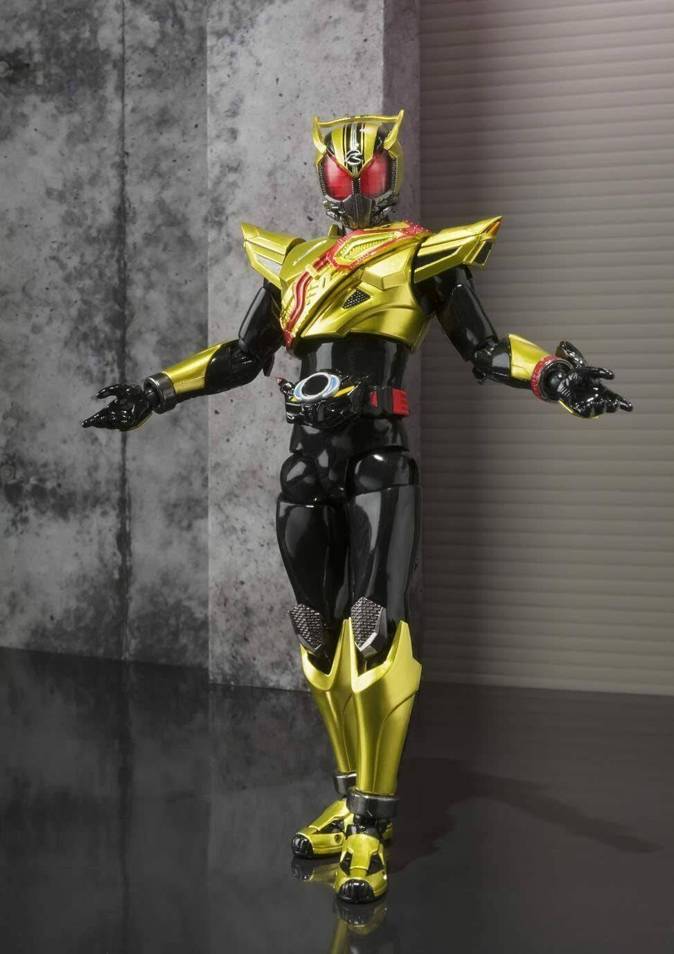 S.H. Figuarts Gold Drive Kamen Rider Drive Action Figure