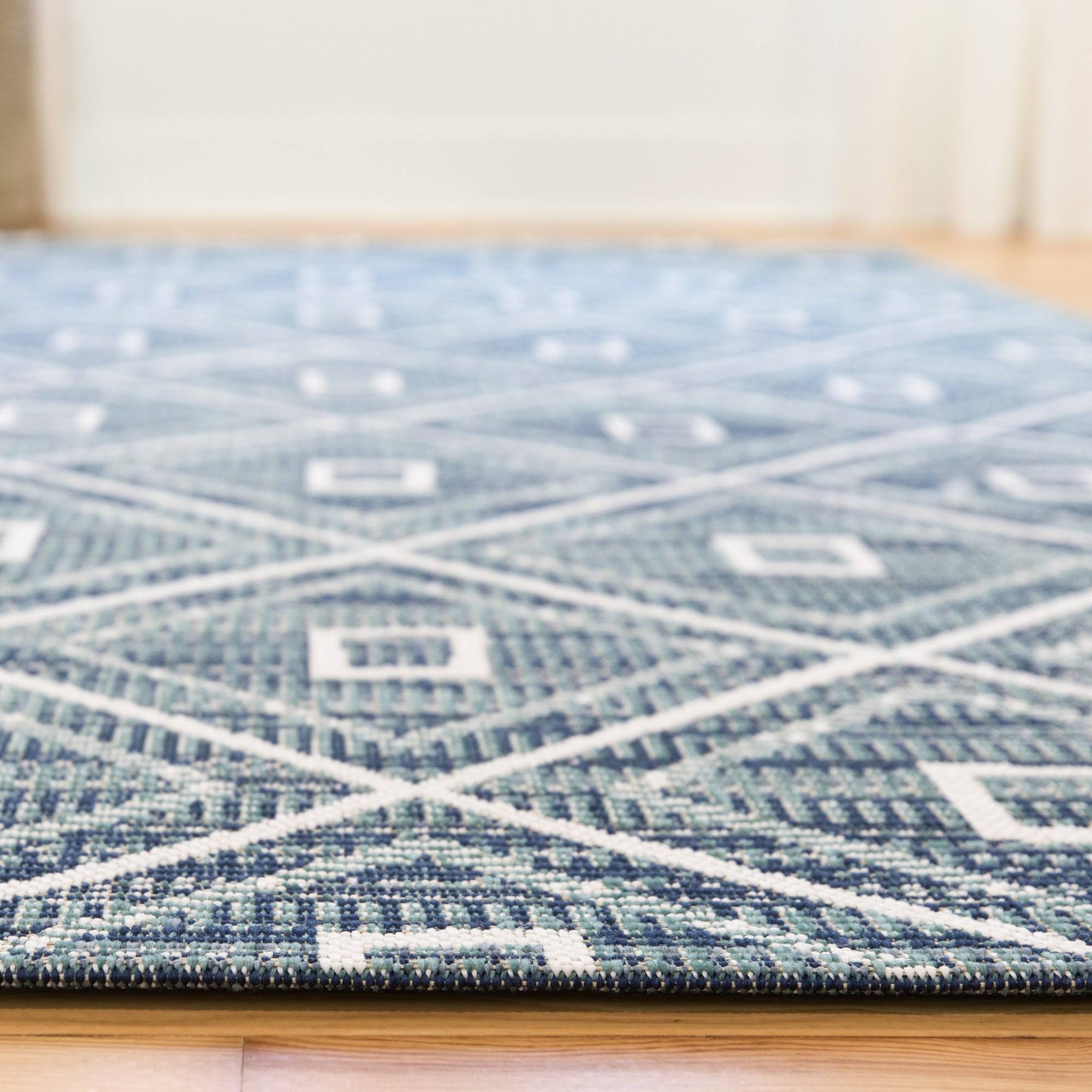 Annika Trellis Indoor/Outdoor Area Rug - 7&10x22 x 10& - Blue