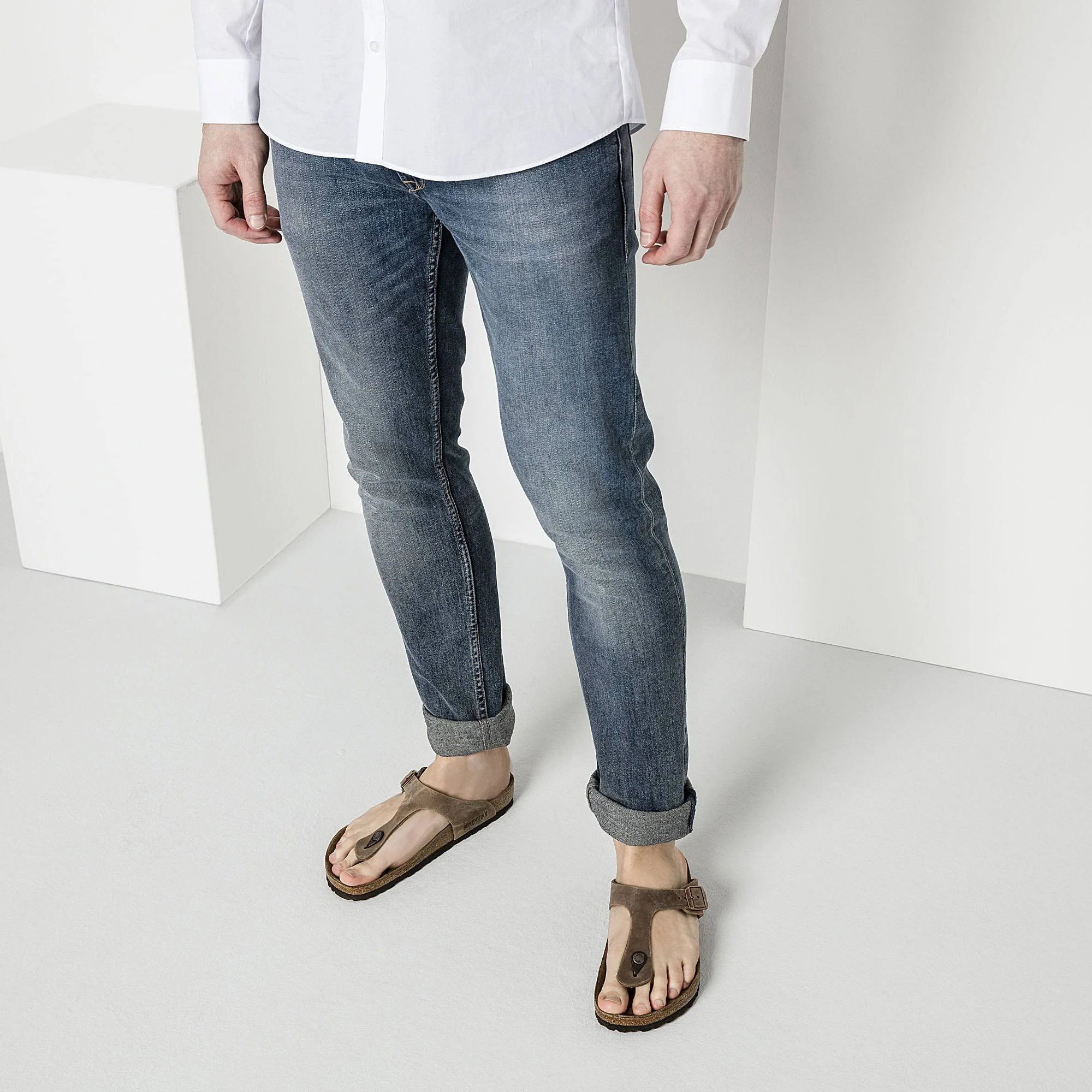 Birkenstock Gizeh Oiled Leather Women's Sandals Tobacco Oiled Leather : 37 (US Women's 6-6.5) Regular