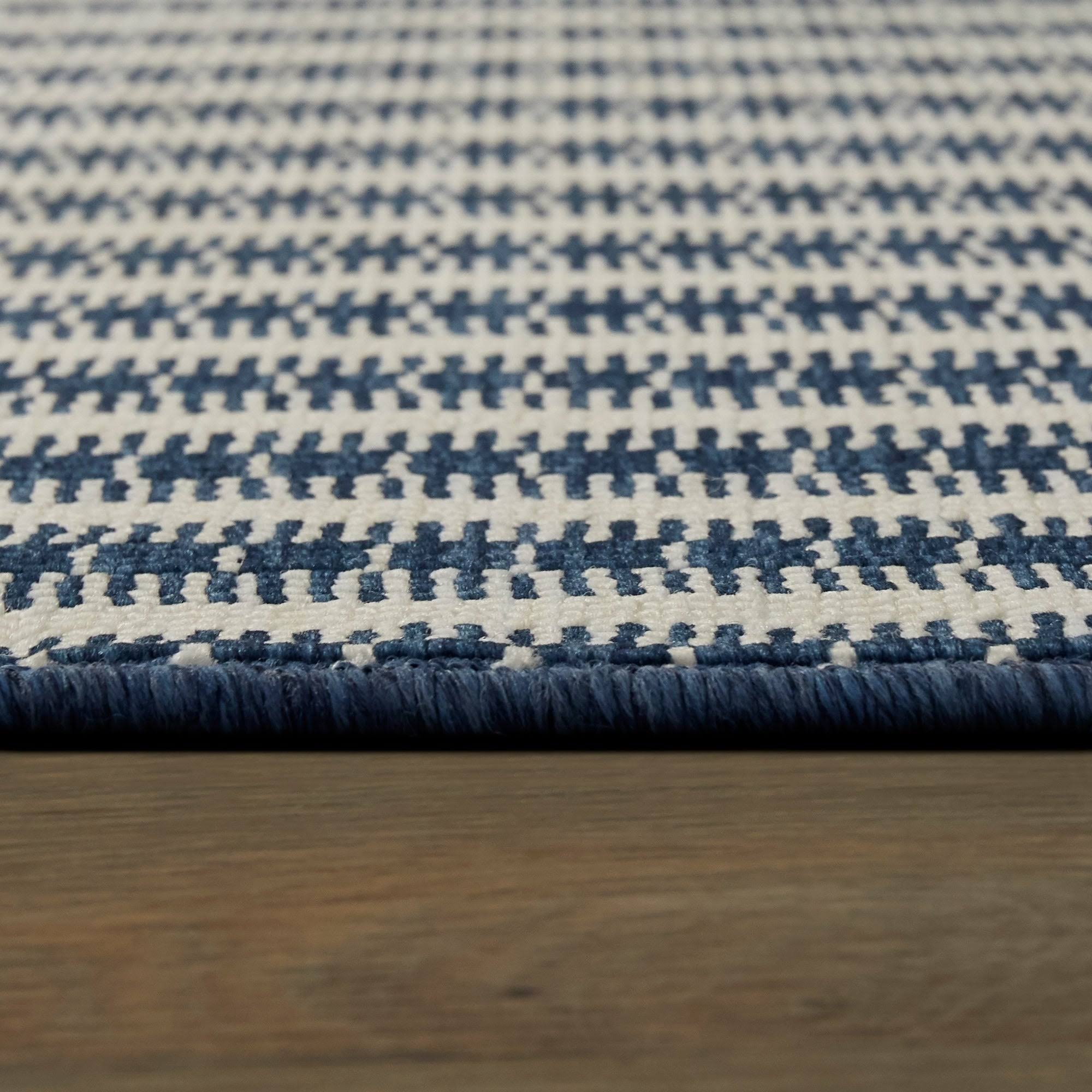 Niven Striped Indoor/Outdoor Area Rug - 5&3x22 x 7& - Taupe