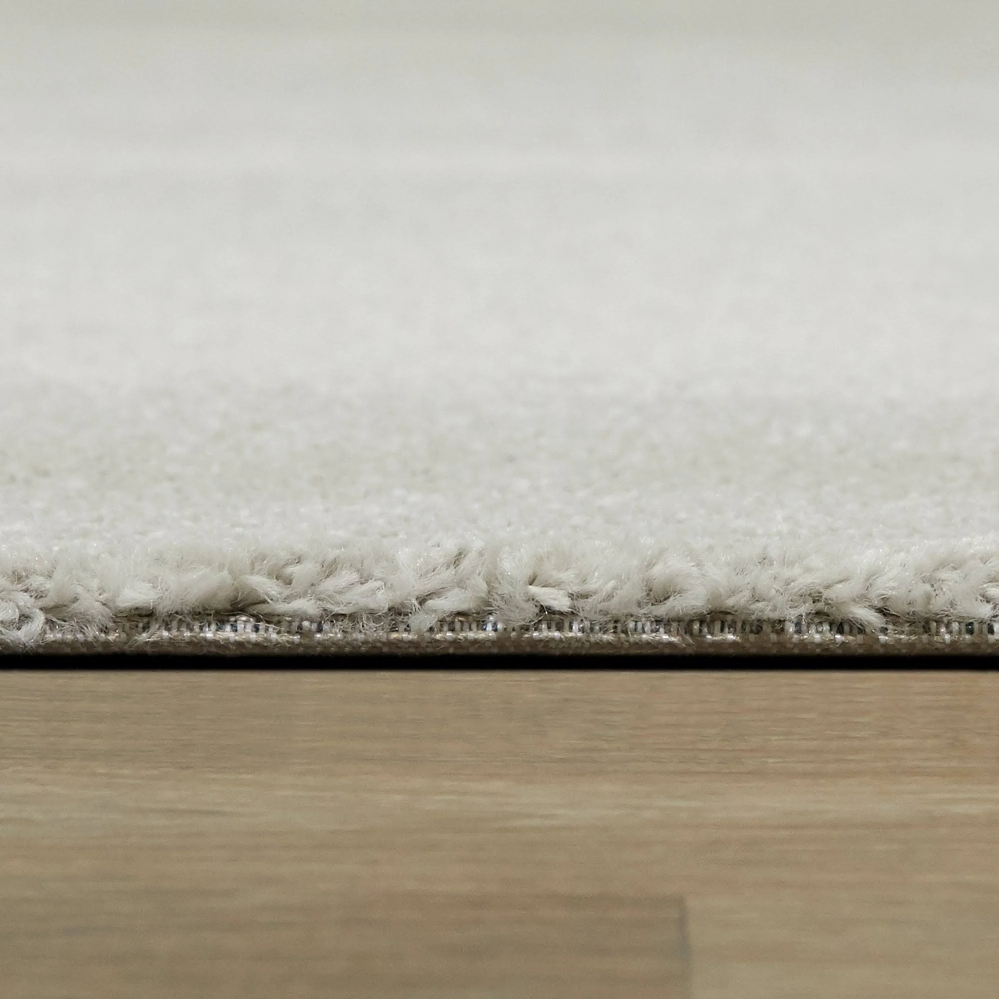 Decarlo Modern Art Deco Area Rug - 2&7x22 x 7& - Light Grey