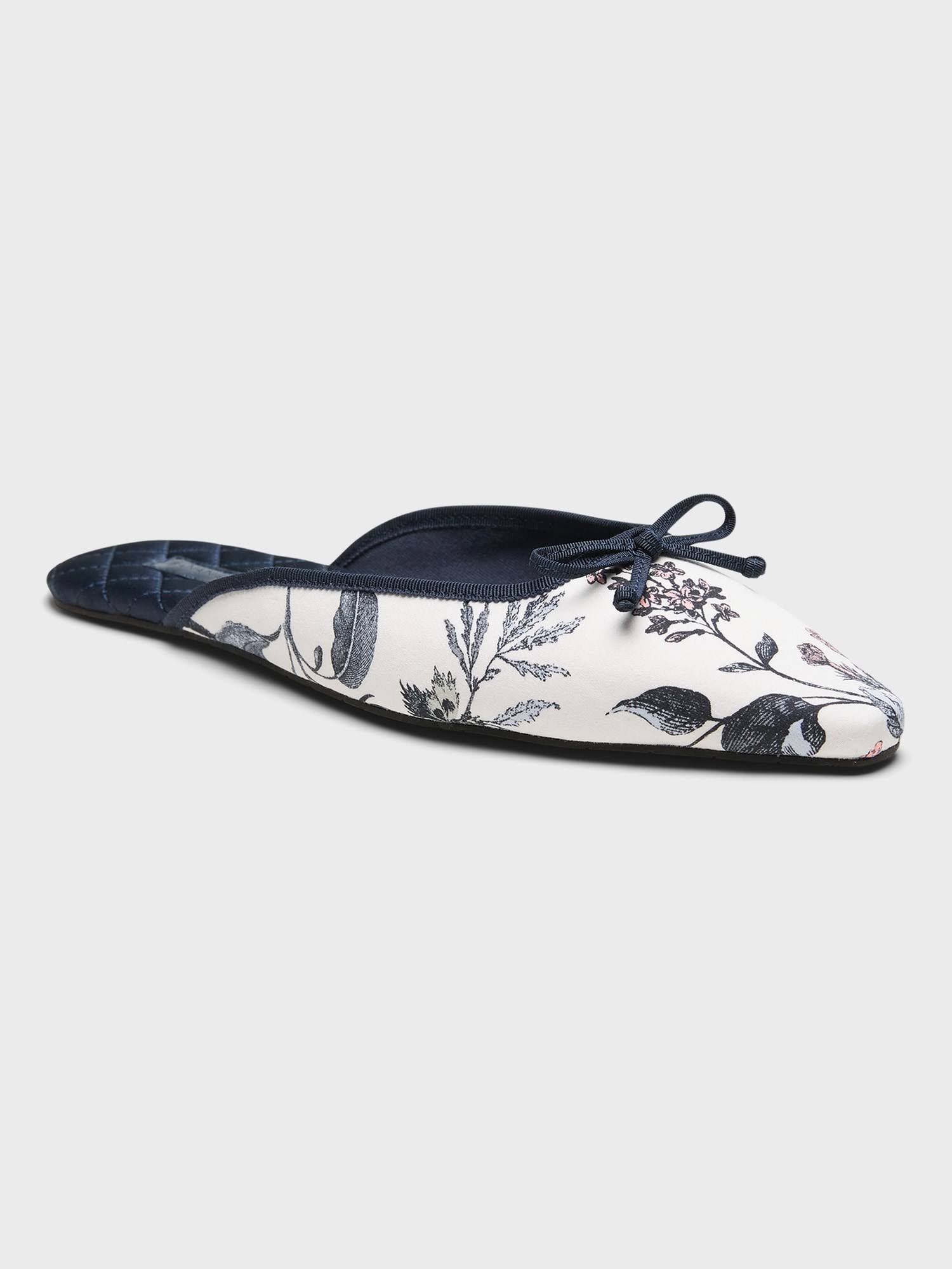 Banana Republic Women's Pointy-Toe Indoor Slipper Navy White Size M