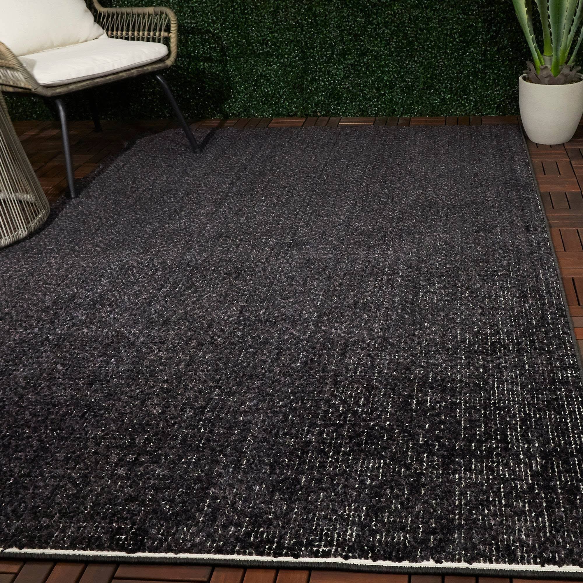 9& x 12& Outdoor Rug Distressed Black - Project 62