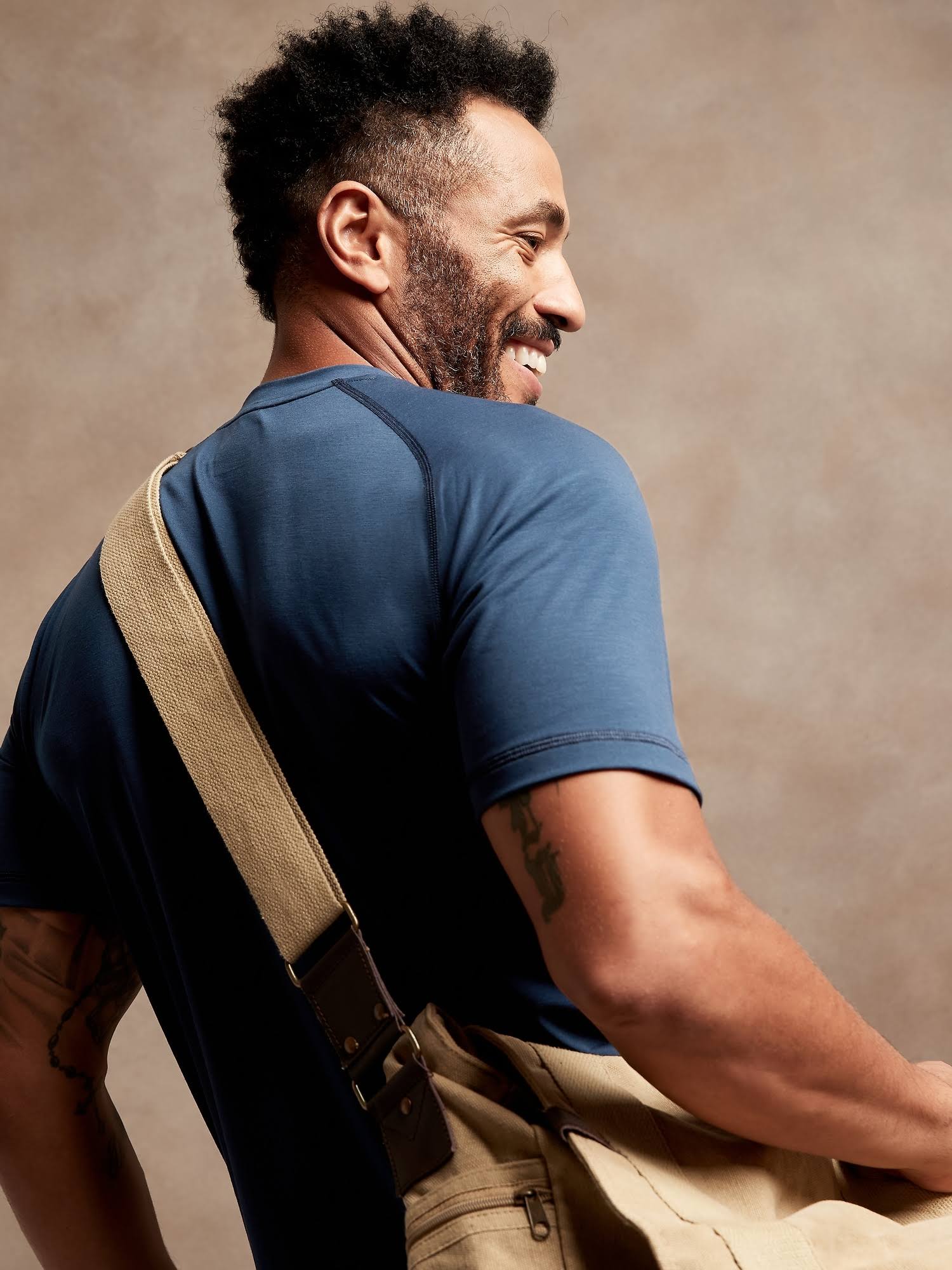 Banana Republic Men's BR Sport Train Performance T-Shirt Ocean Sky Size M