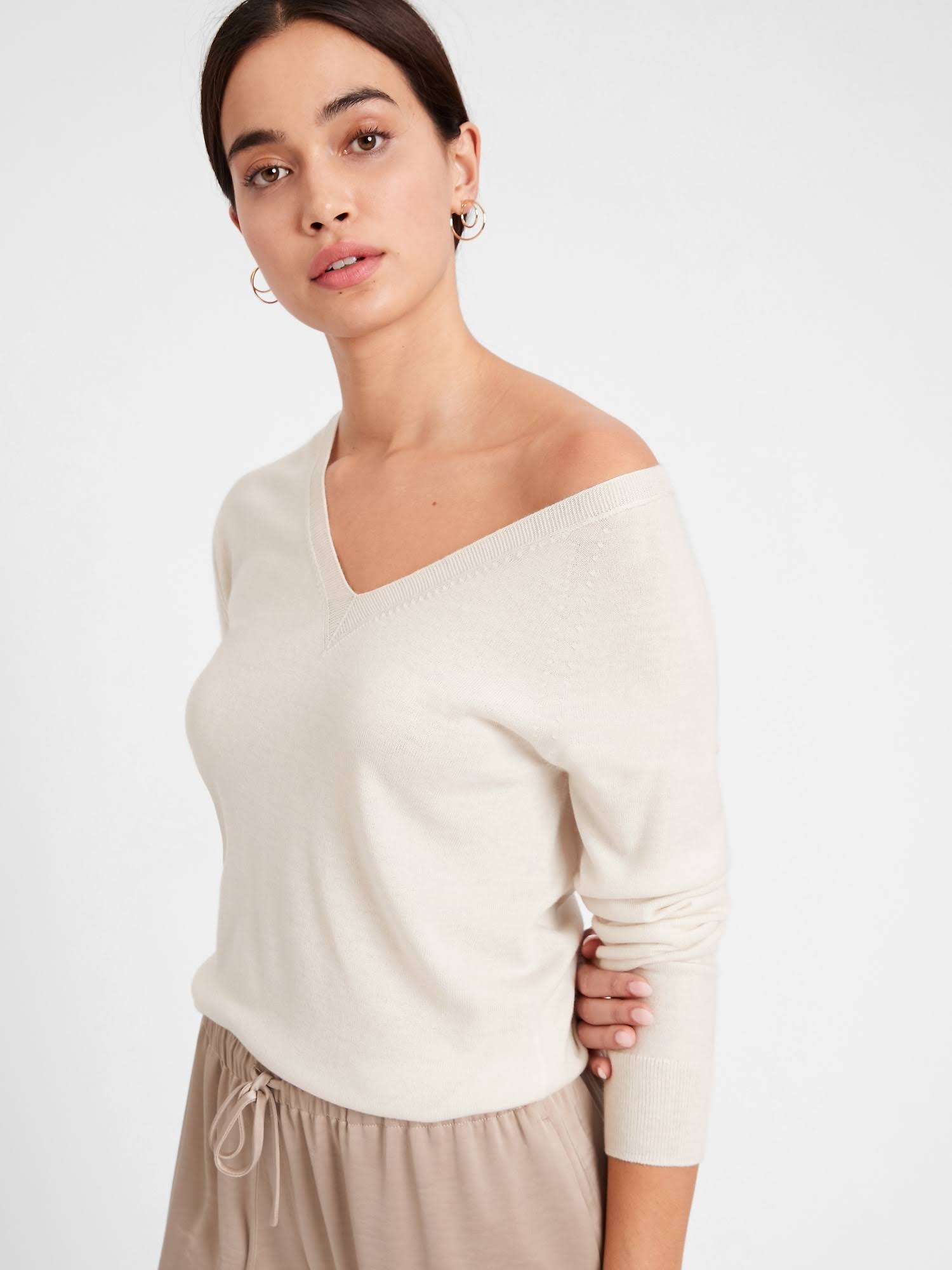 Banana Republic Women's Seamless Merino V-Neck Sweater in Responsible Wool White Size XL