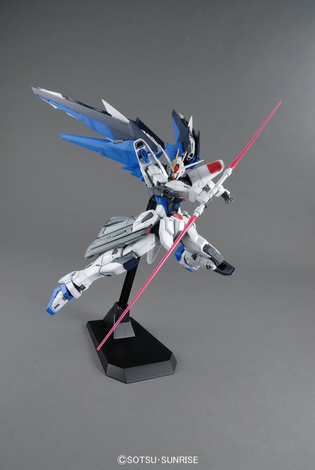 Bandai Gundam mg 1/100 Freedom Ver.2.0