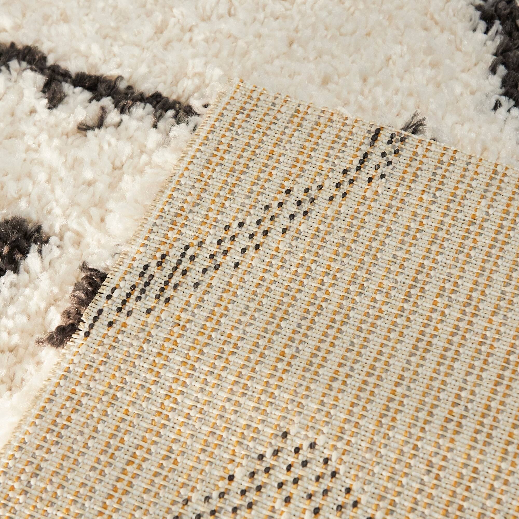 Levinson Diamond Shag Area Rug - 5&3x22 x 7& - Cream