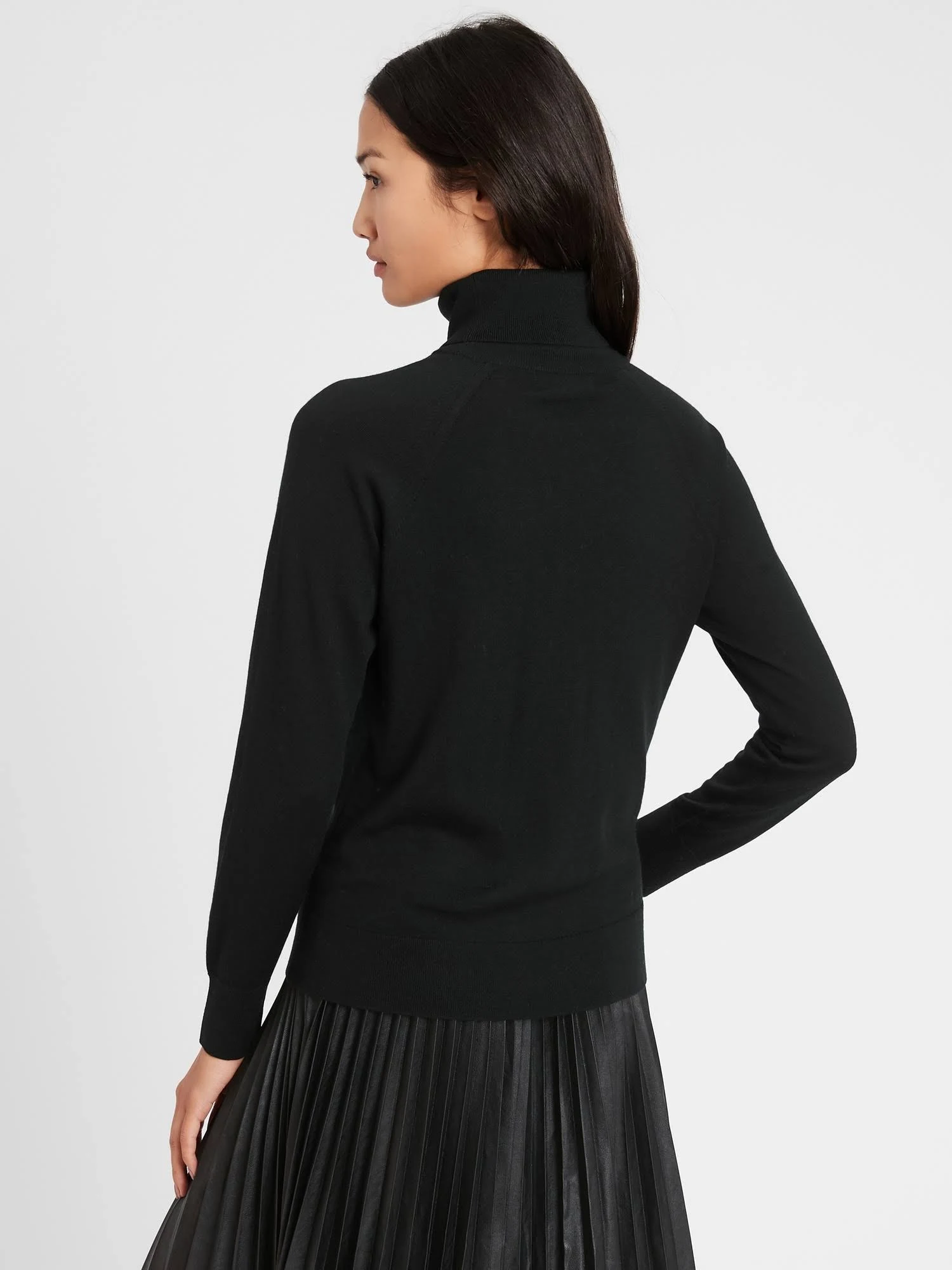 Banana Republic Women's Merino Turtleneck Sweater in Responsible Wool Black Size Xs