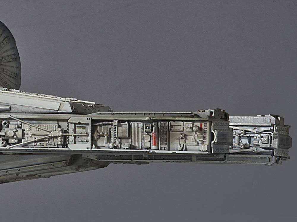 Millennium Falcon (Standard Ed.) 1/72 Perfect Grade Model Kit - Star Wars: A New Hope