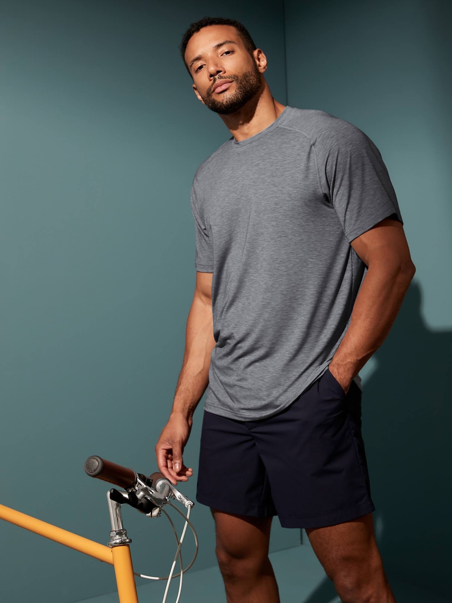 Banana Republic Men's BR Sport Train Performance T-Shirt Heather Gray Size Xs