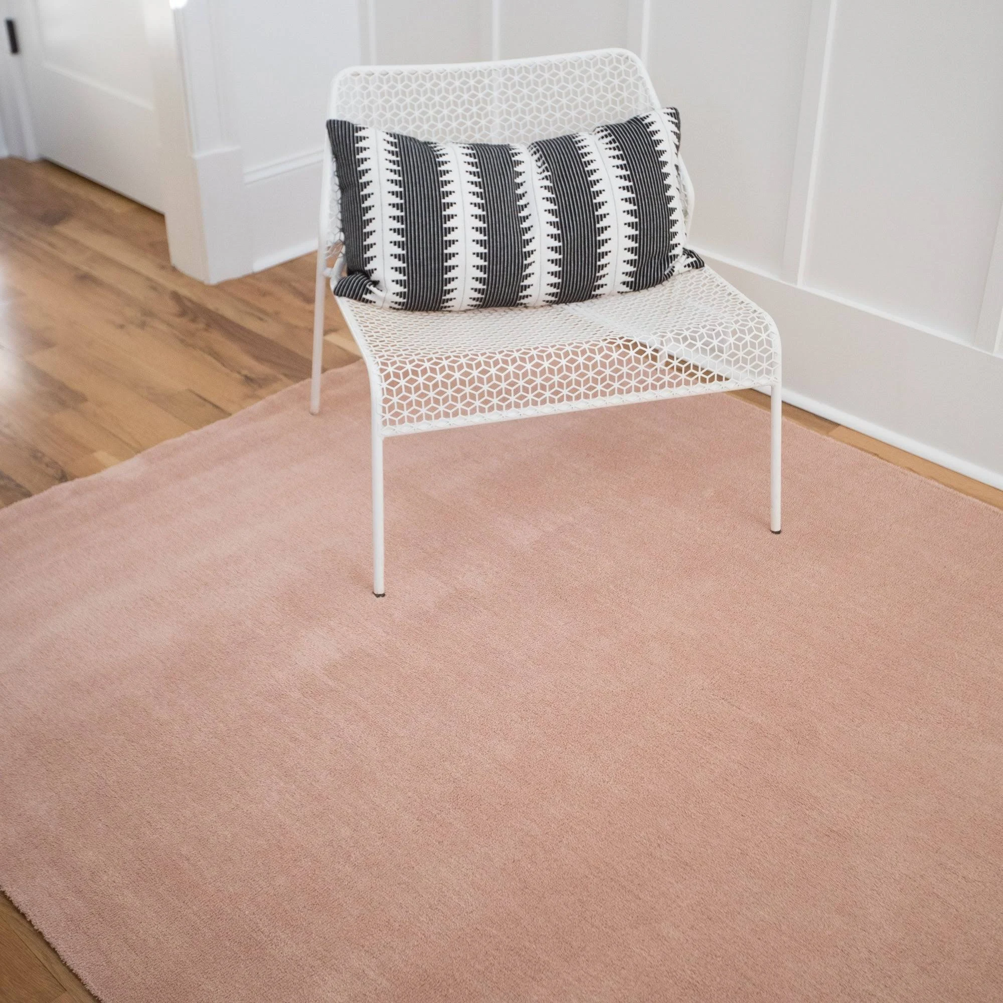 Elsie Solid Color Shag Sage Area Rug - 3&11x22 x 5&7x22 - Pink