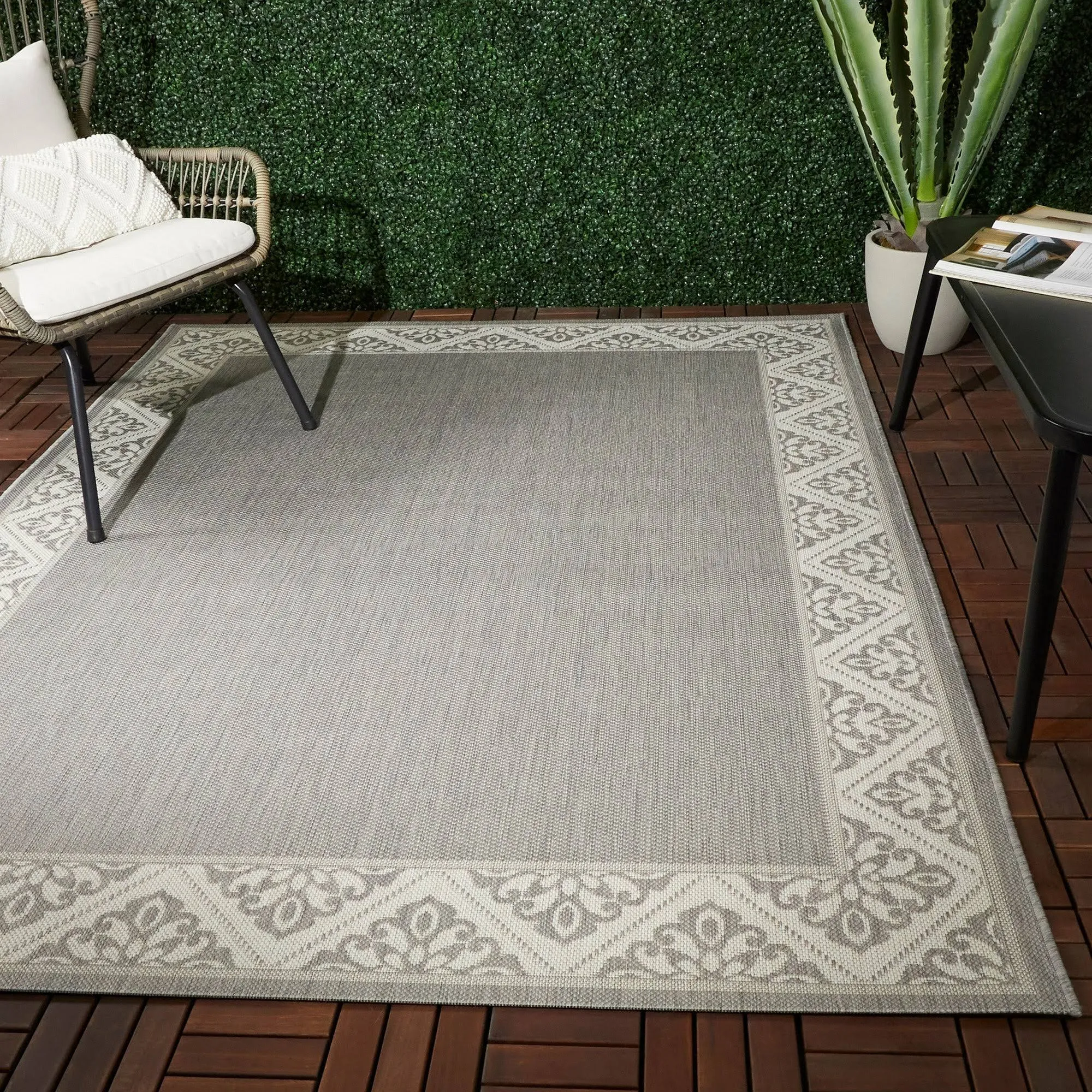 Signature Home Manor Indoor/Outdoor Area Rug - 7&10x22 x 10& - Grey
