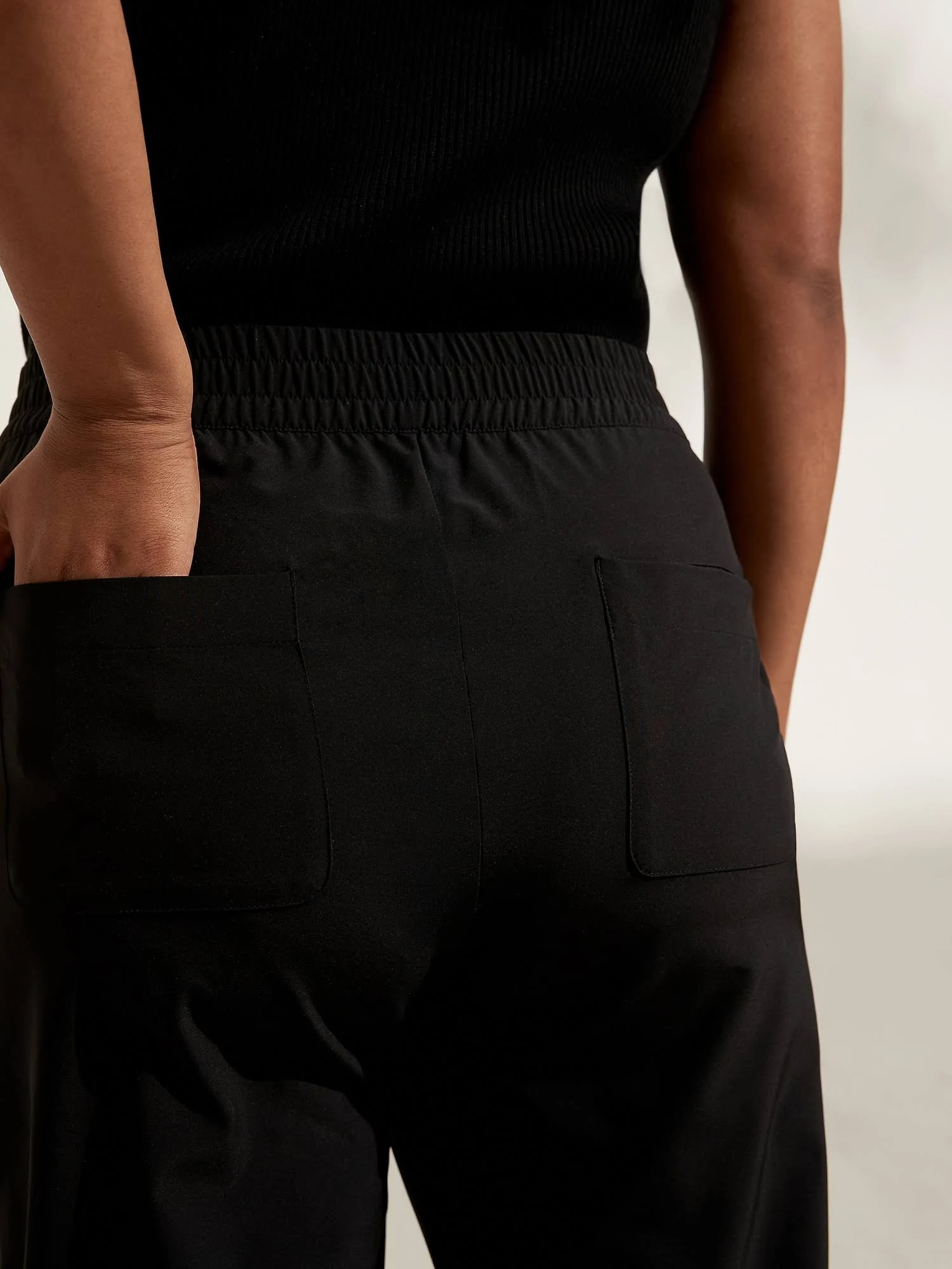 Banana Republic Women's Flyweight Jogger Black Size M