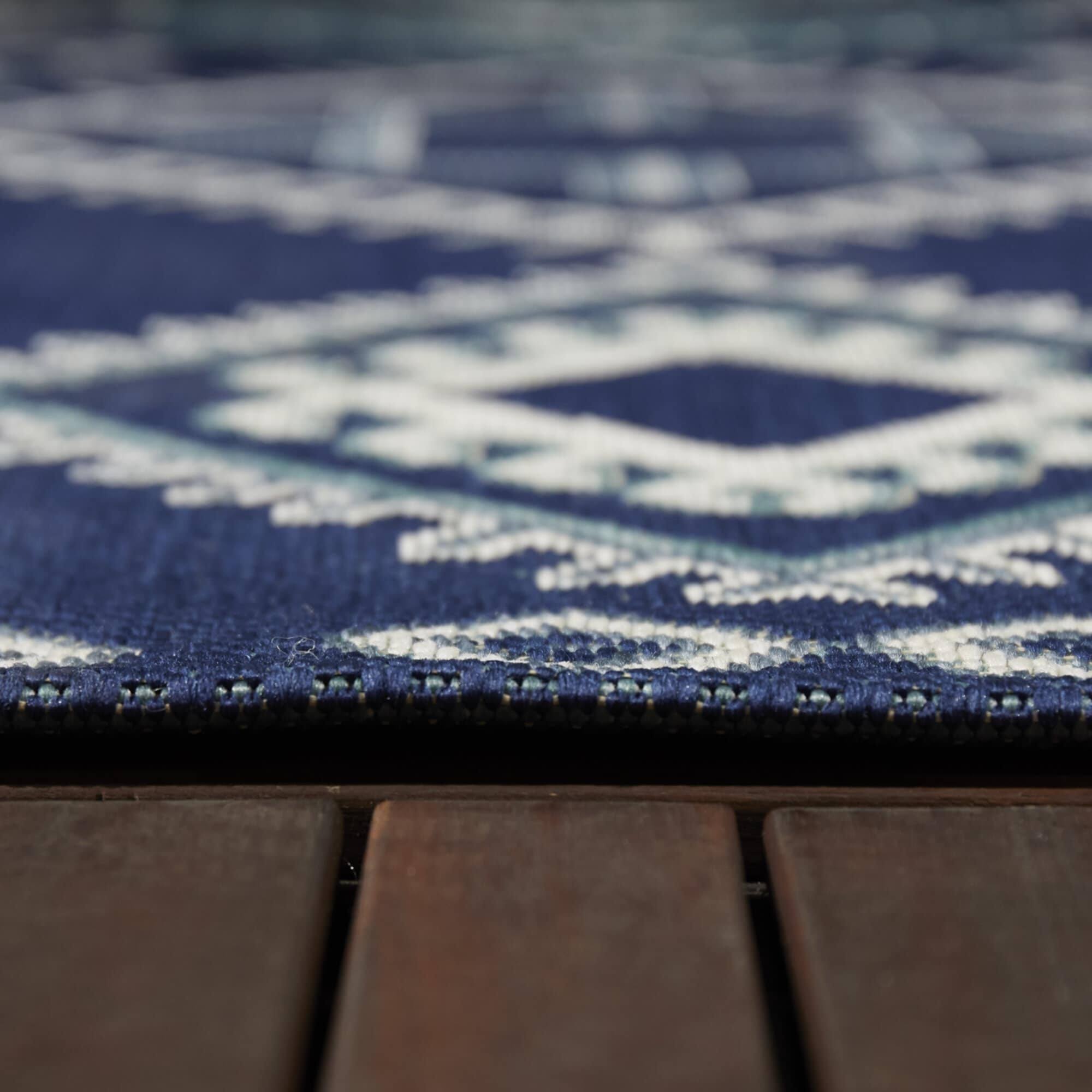 Delgado Southwestern Patio Indoor/Outdoor Area Rug - 5&3x22 x 7& - White