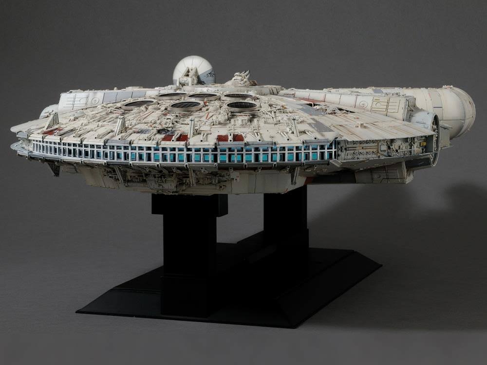 Millennium Falcon (Standard Ed.) 1/72 Perfect Grade Model Kit - Star Wars: A New Hope