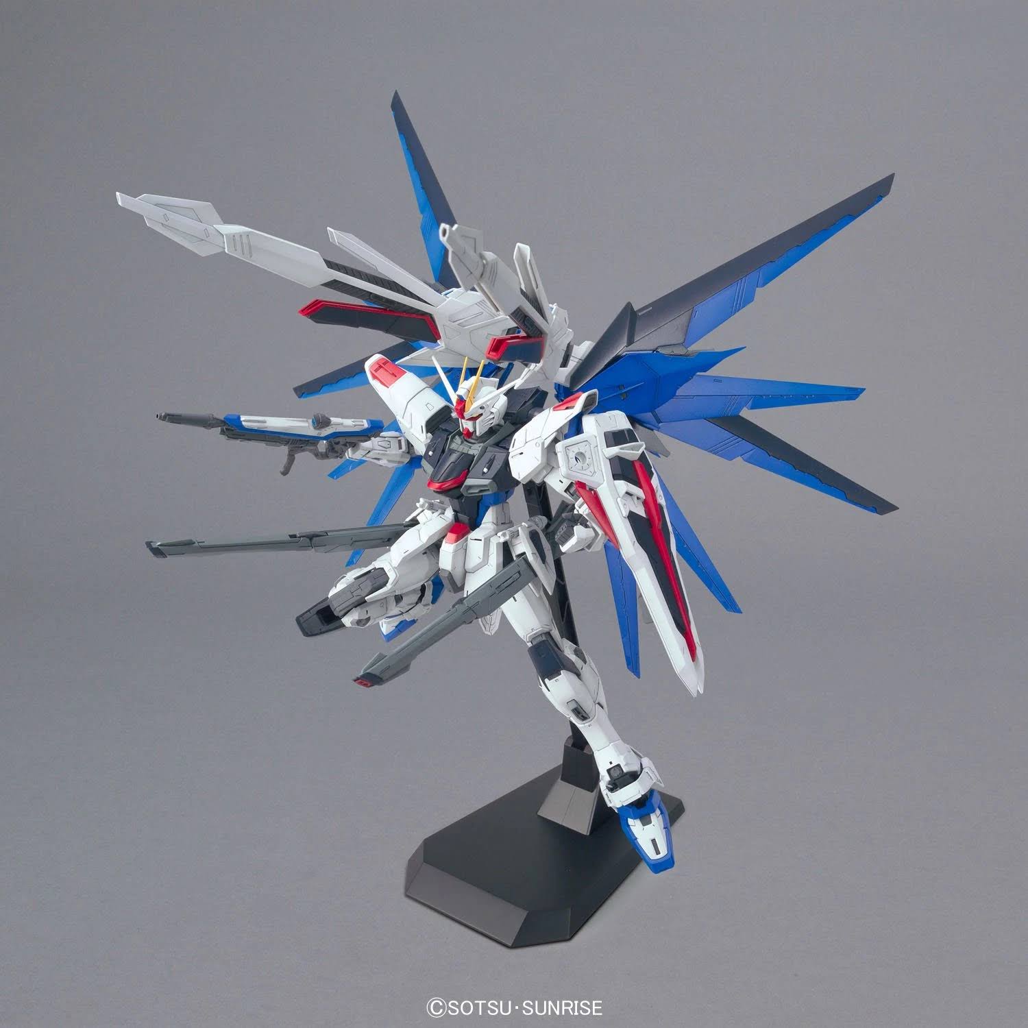 Bandai Hobby mg Freedom Gundam (Ver. 2.0) Gundam Seed 1/100
