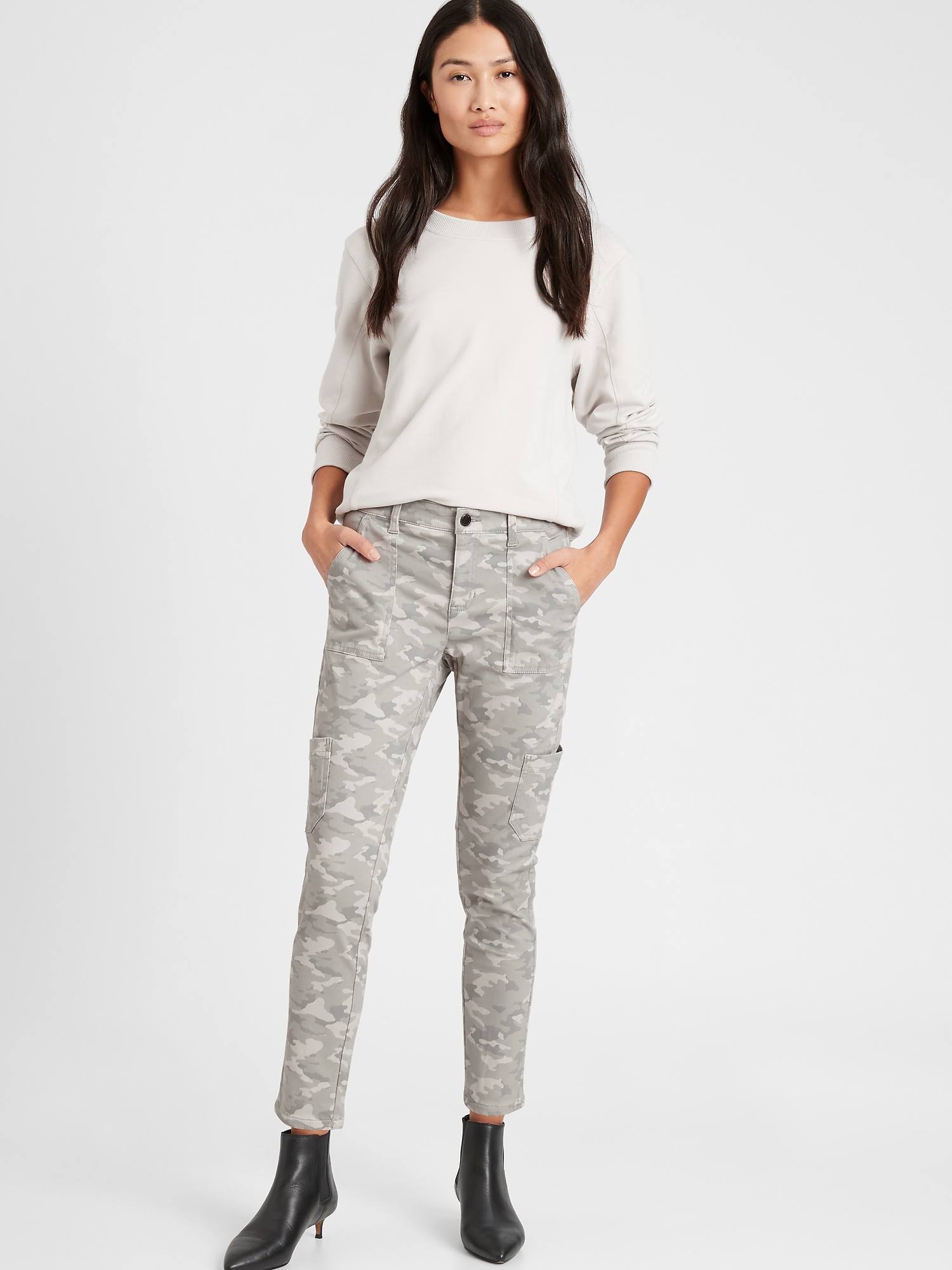 Banana Republic Women's Mid-Rise Skinny Cargo Chino Pant Gray Camo Size 4 Regular