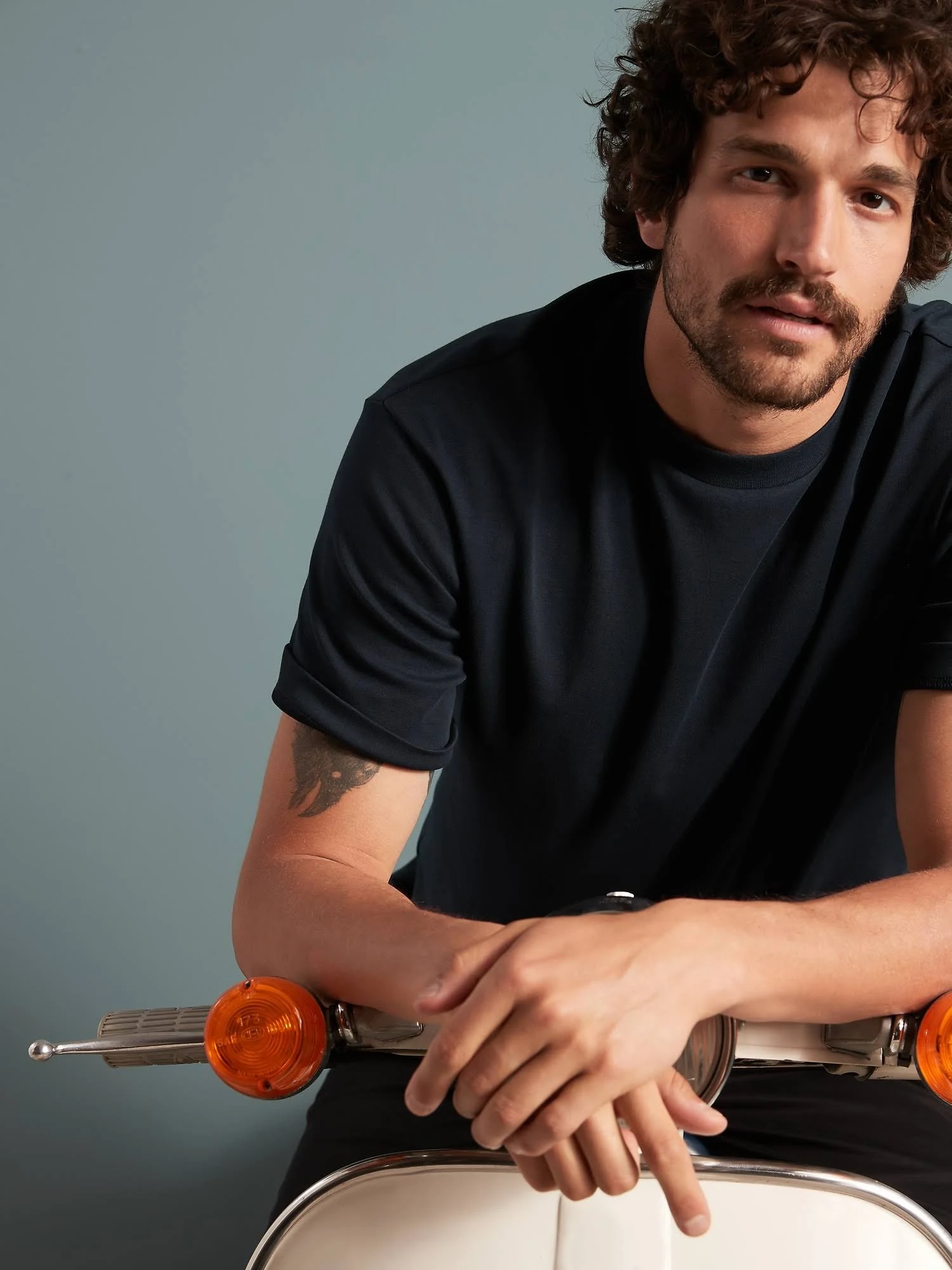 Banana Republic Men's Organic High Crew-Neck T-Shirt Navy Size L