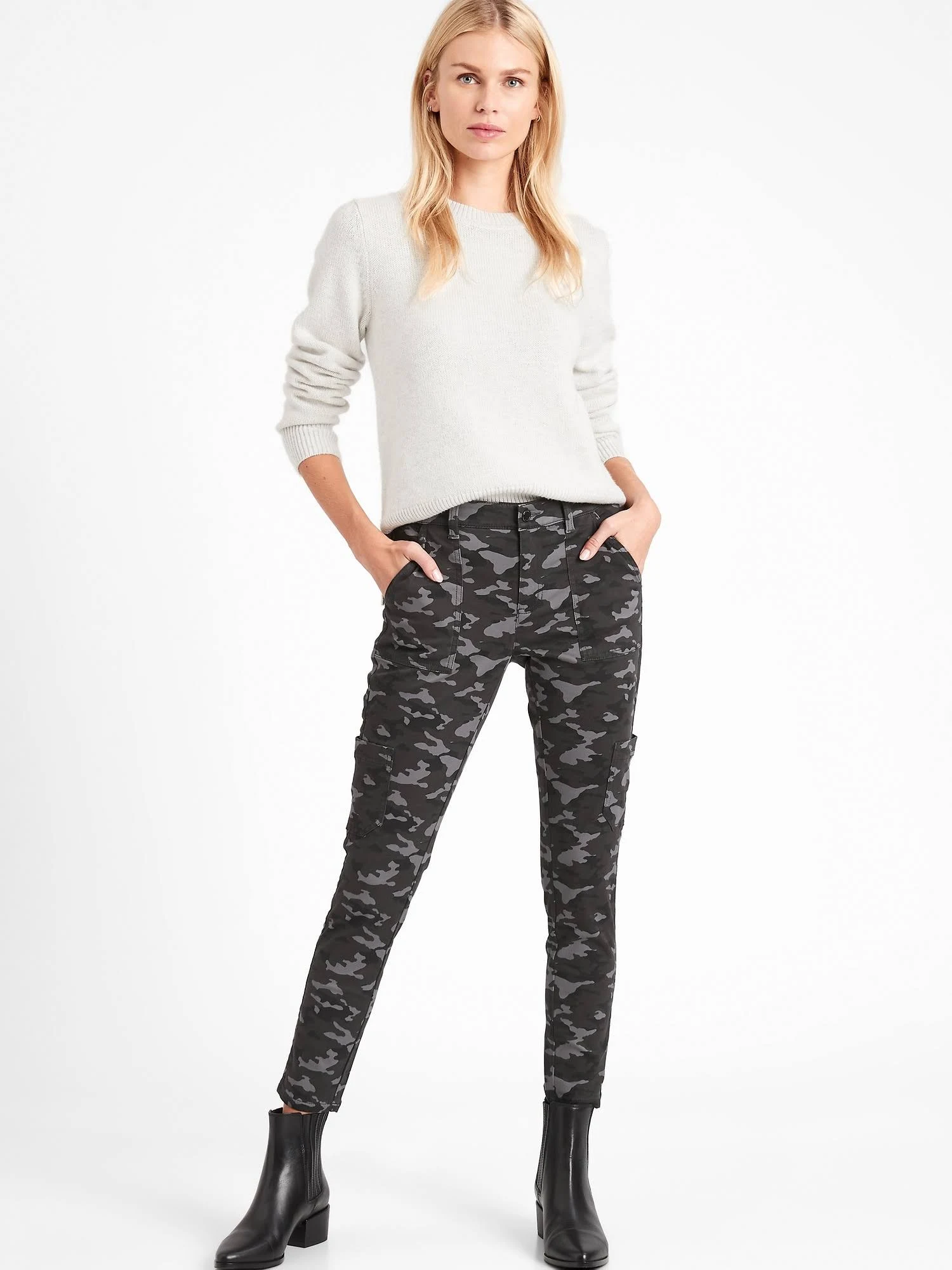 Banana Republic Women's Mid-Rise Skinny Cargo Chino Pant Charcoal Gray Camo Size 12 Short