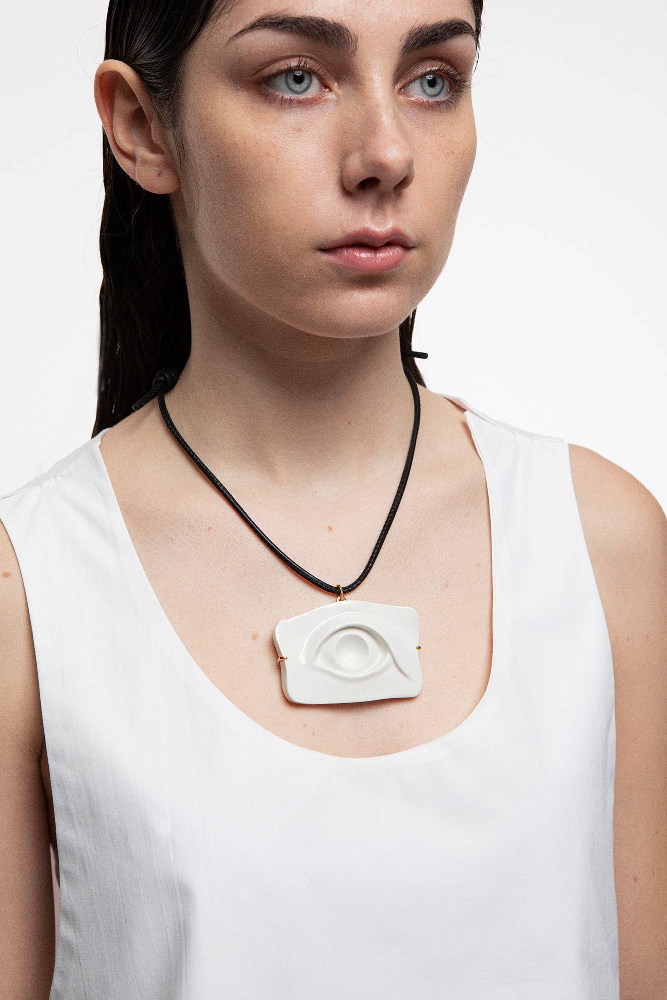 EYE BIG NECKLACE WHITE