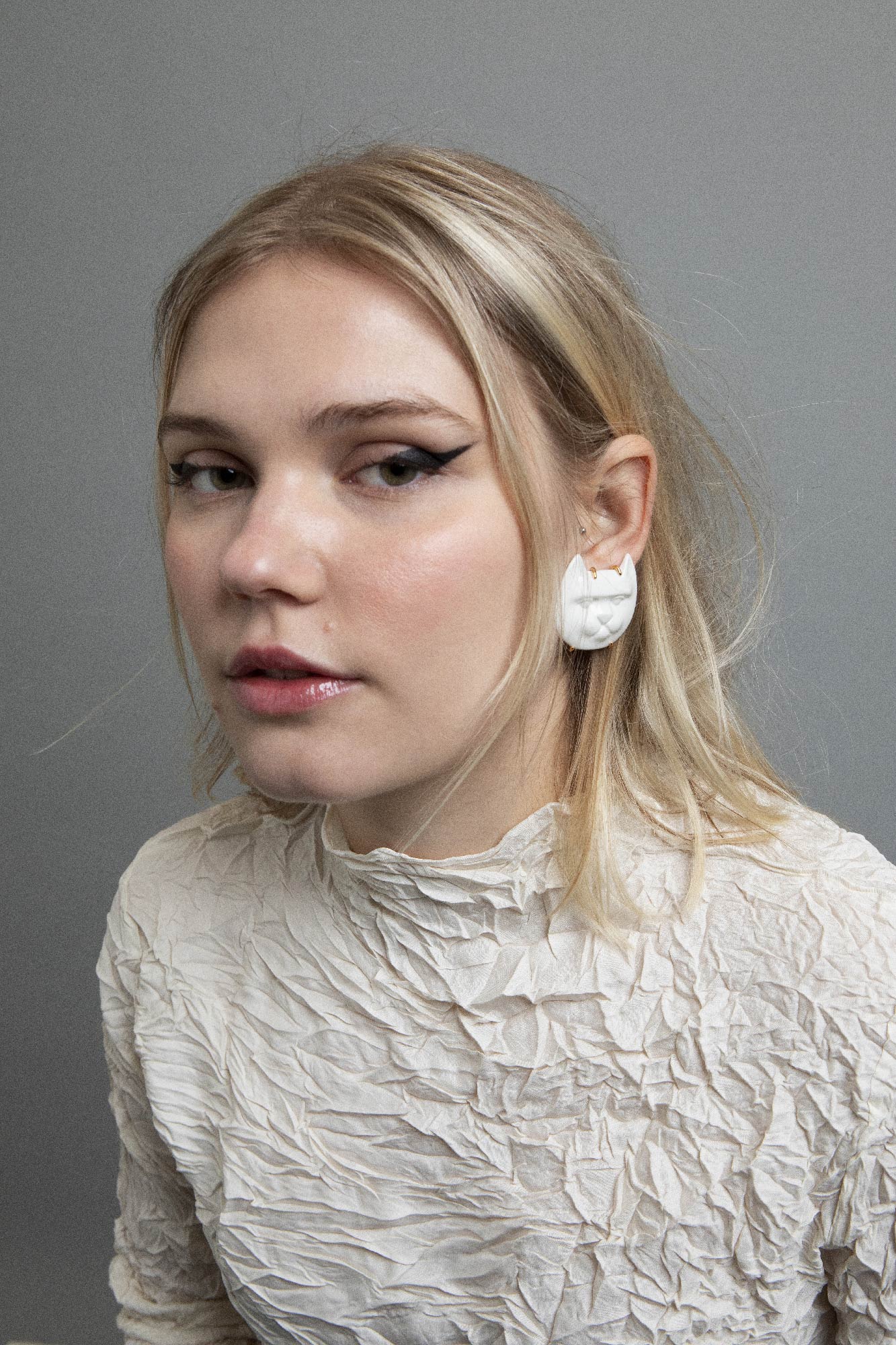 CAT FACE MED EARRINGS WT