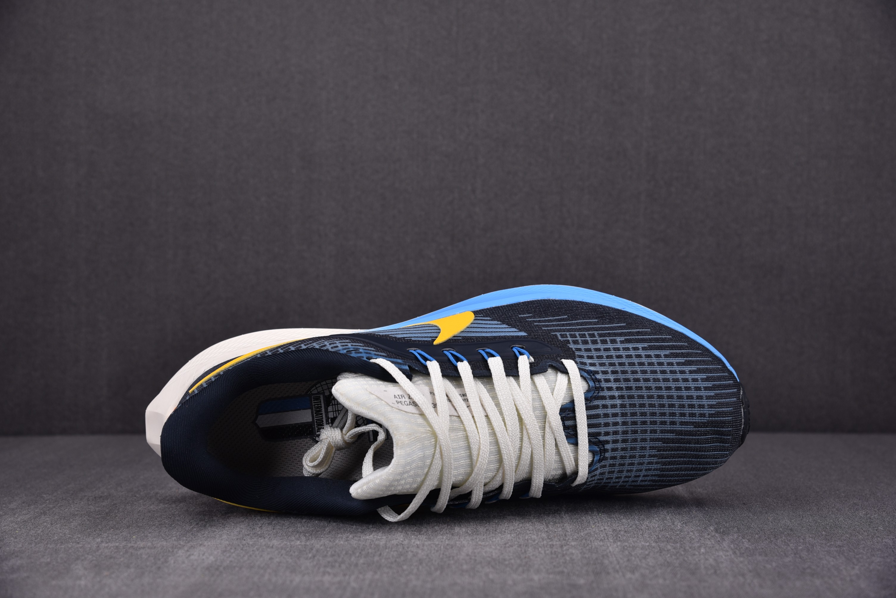 Nike Air Zoom Pegasus 39 Premium Obsidian Yellow