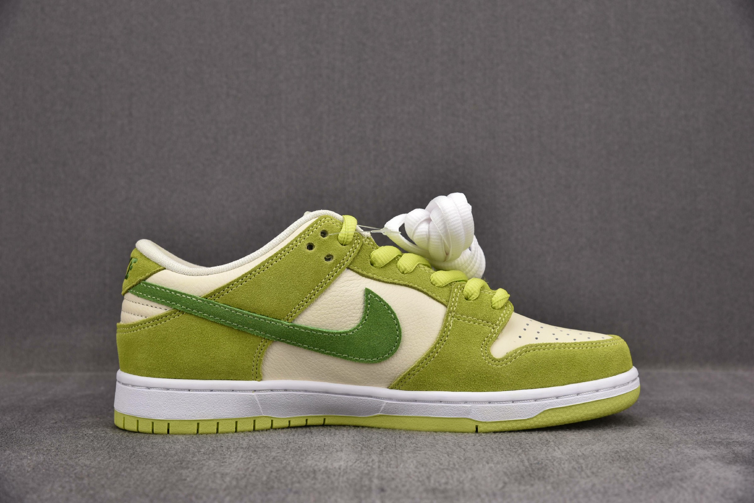 Nike SB Dunk Low Green Apple