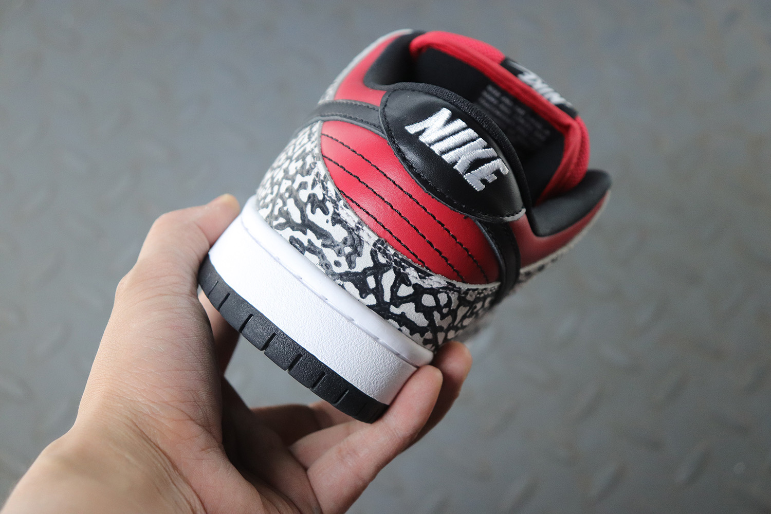 Nike Dunk SB Low Supreme Red Cement